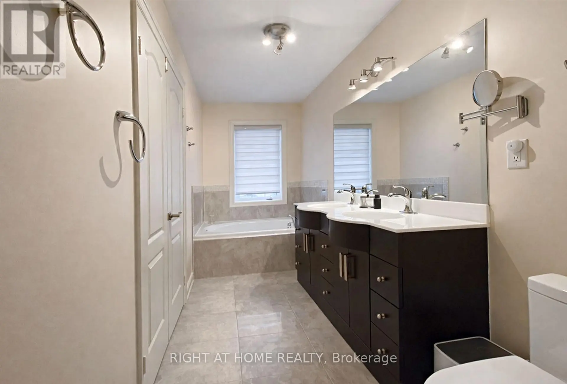 4 FOREST RUN BOULEVARD - Image 15