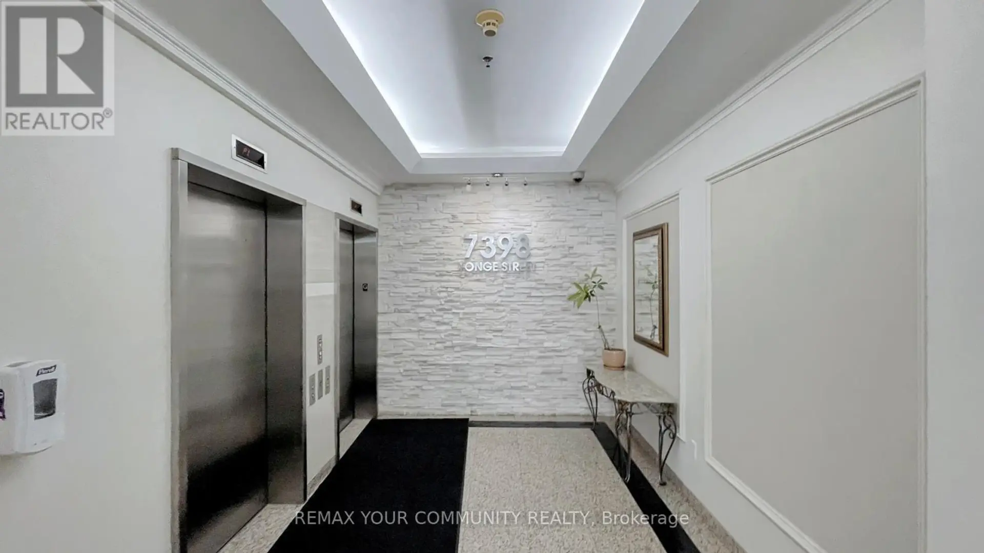#111 7398 YONGE STREET - Image 3