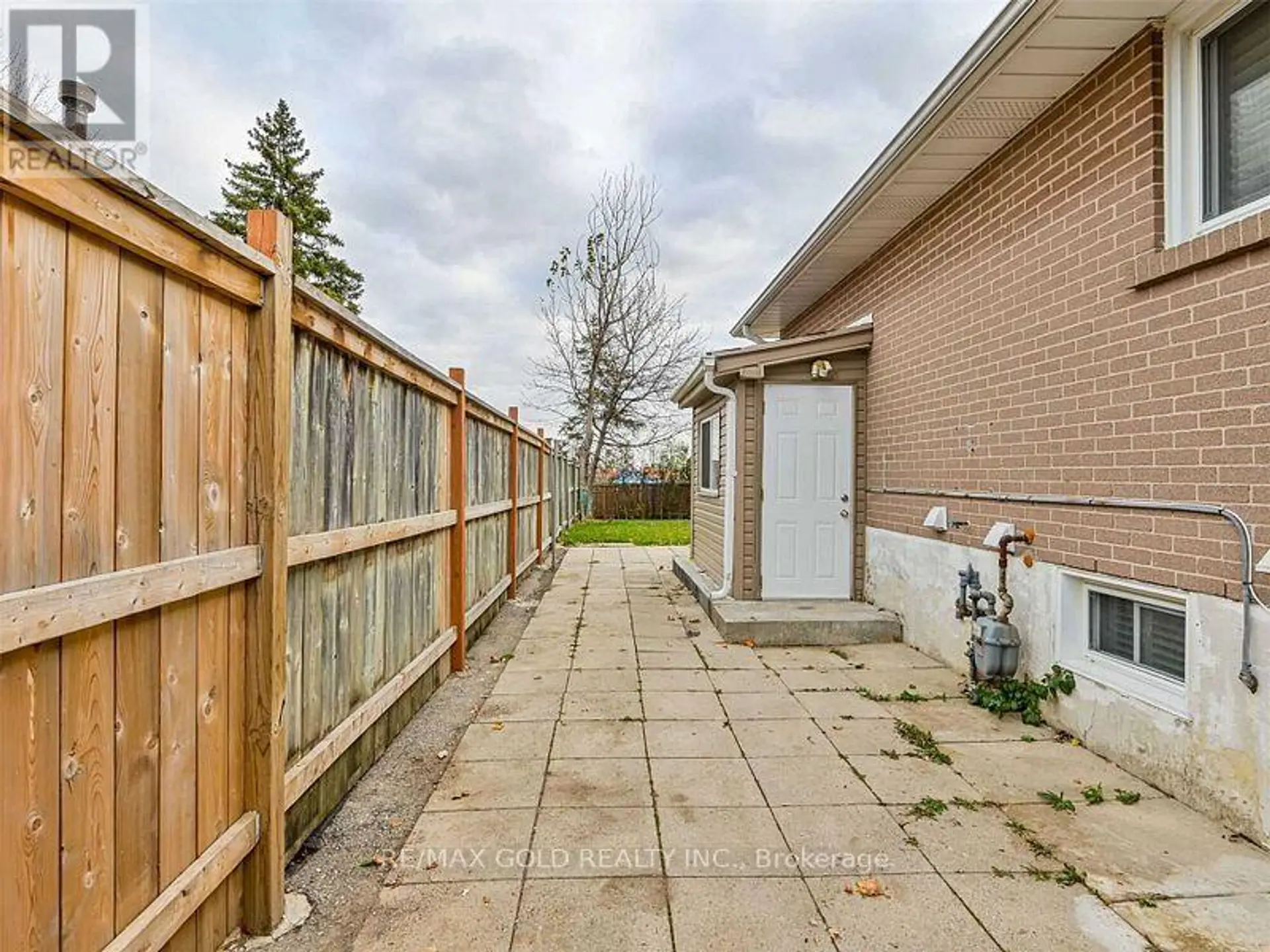 67 ARCHDEKIN DRIVE S - Image 18