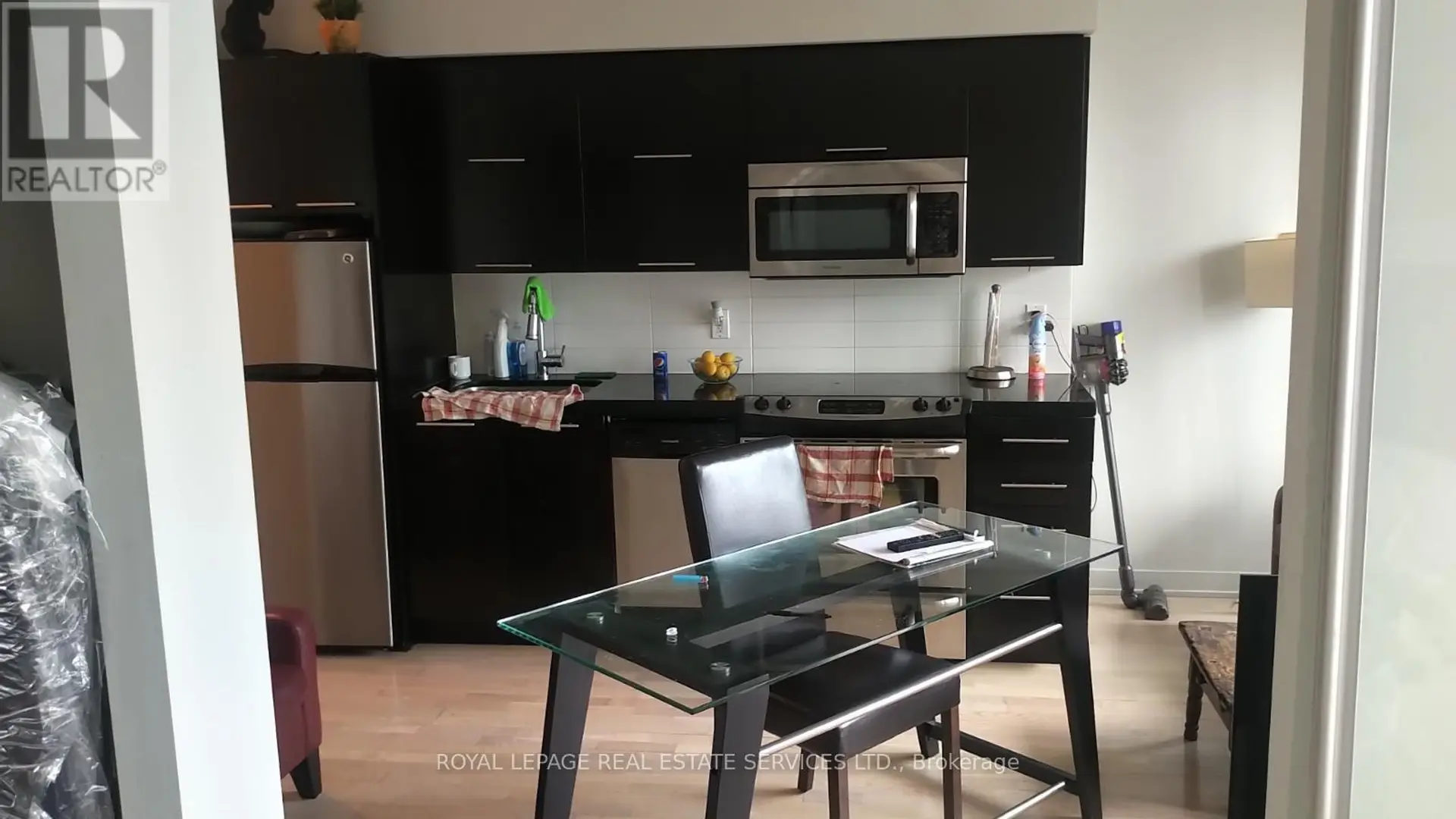 #1609 126 SIMCOE STREET - Image 2