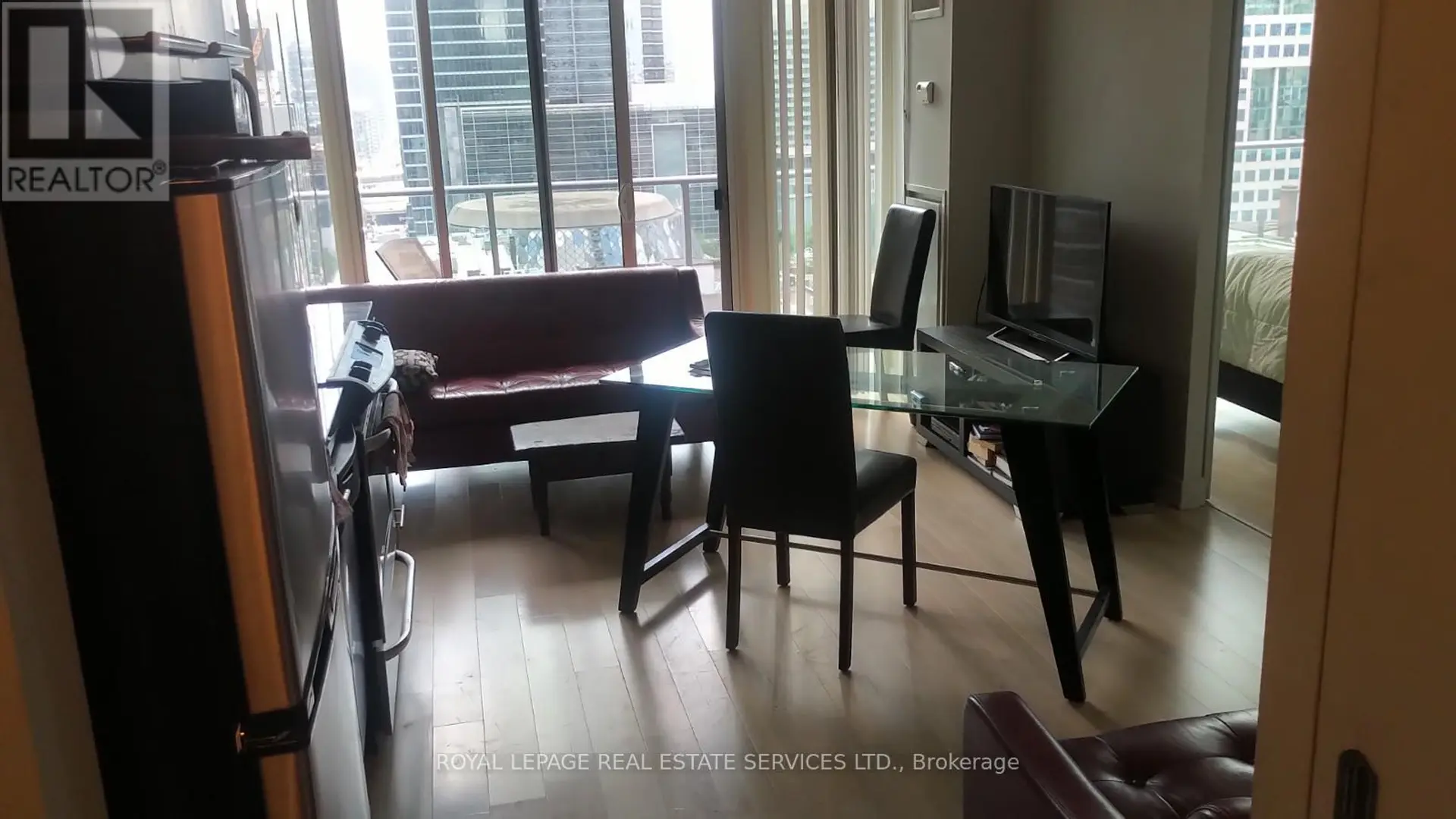 #1609 126 SIMCOE STREET - Image 3