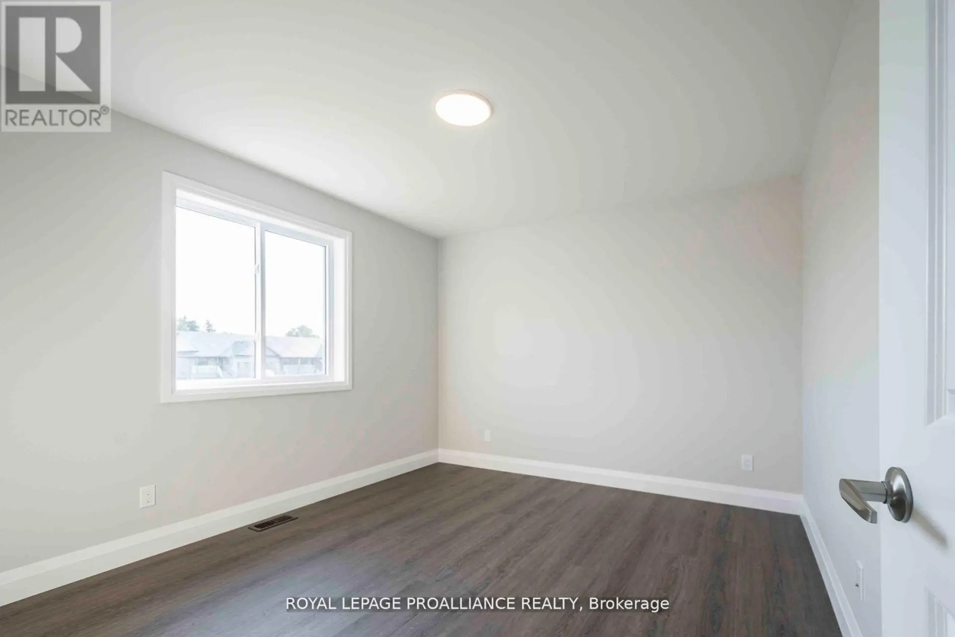 52 MACKENZIE JOHN CRESCENT - Image 14