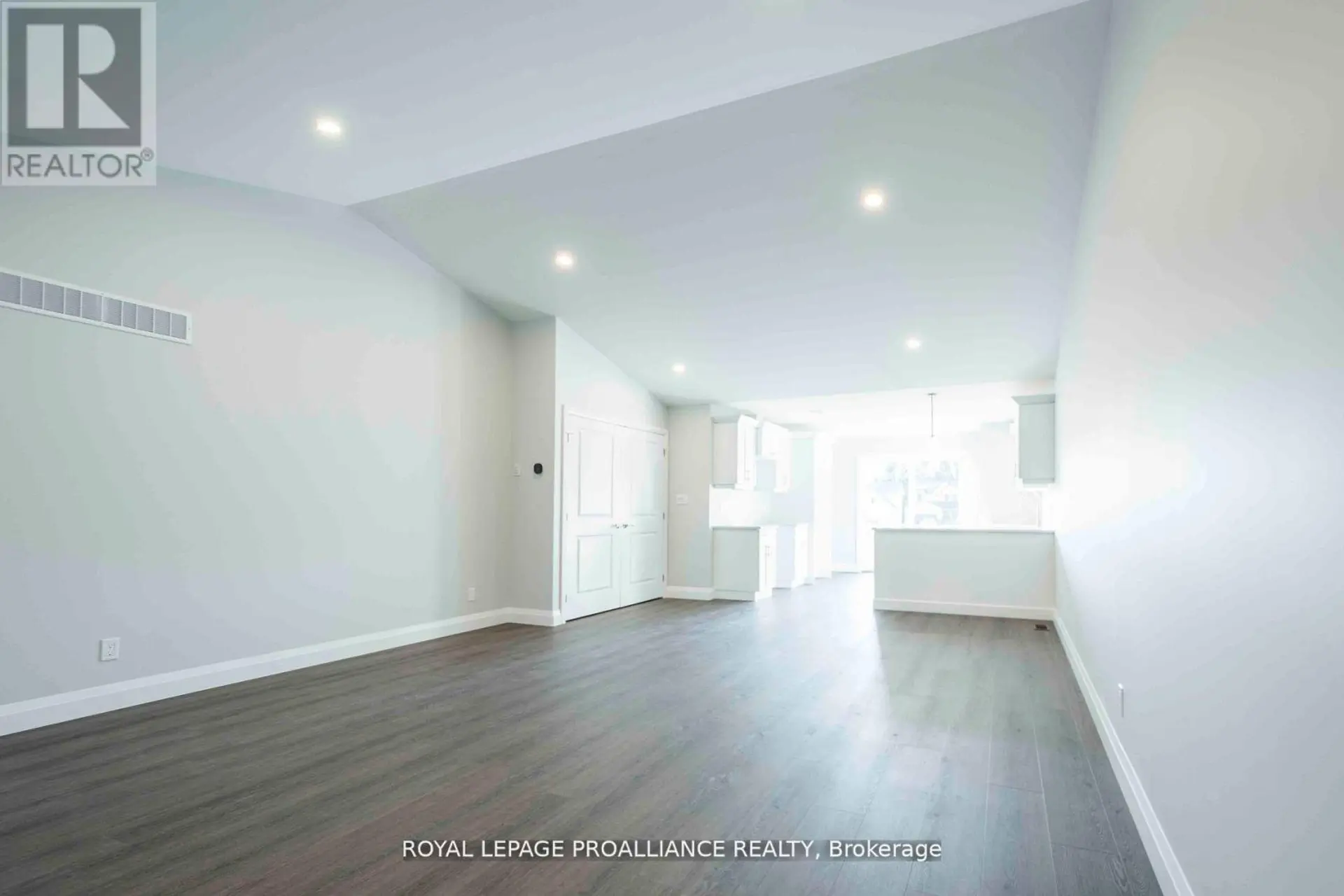 52 MACKENZIE JOHN CRESCENT - Image 4