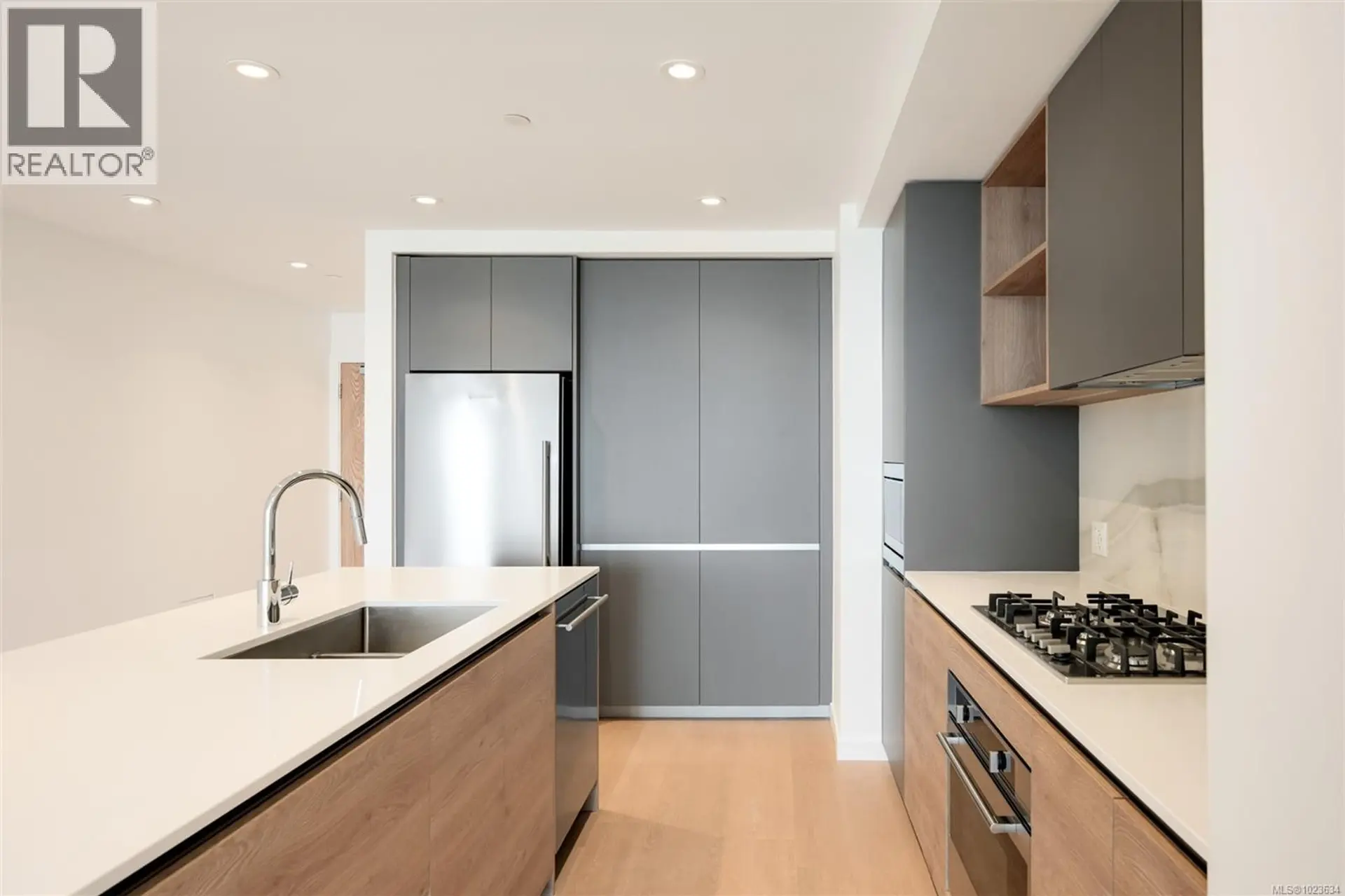 Property at #207 363 TYEE RD, Victoria, BC