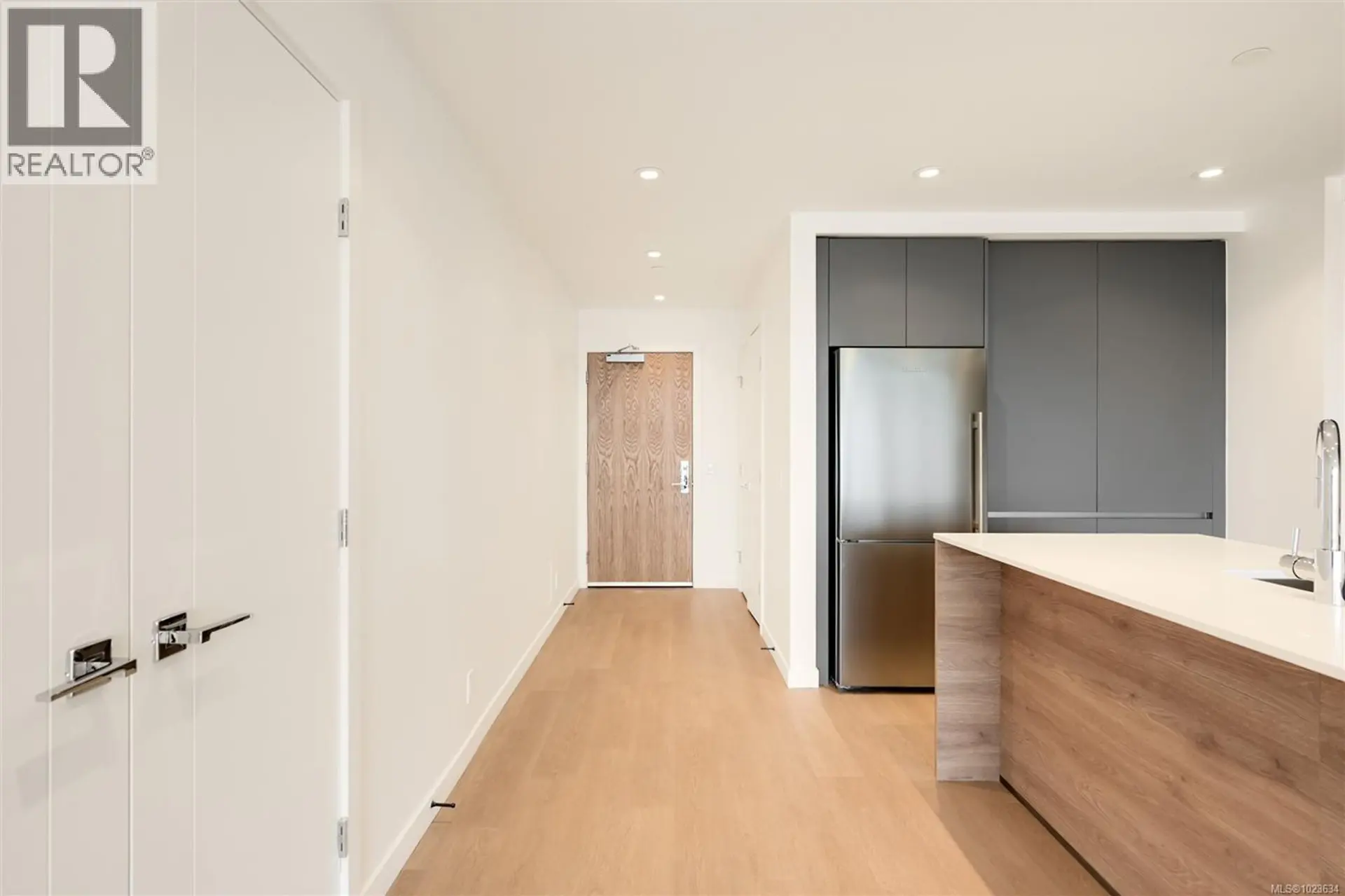 Property at #207 363 TYEE RD, Victoria, BC