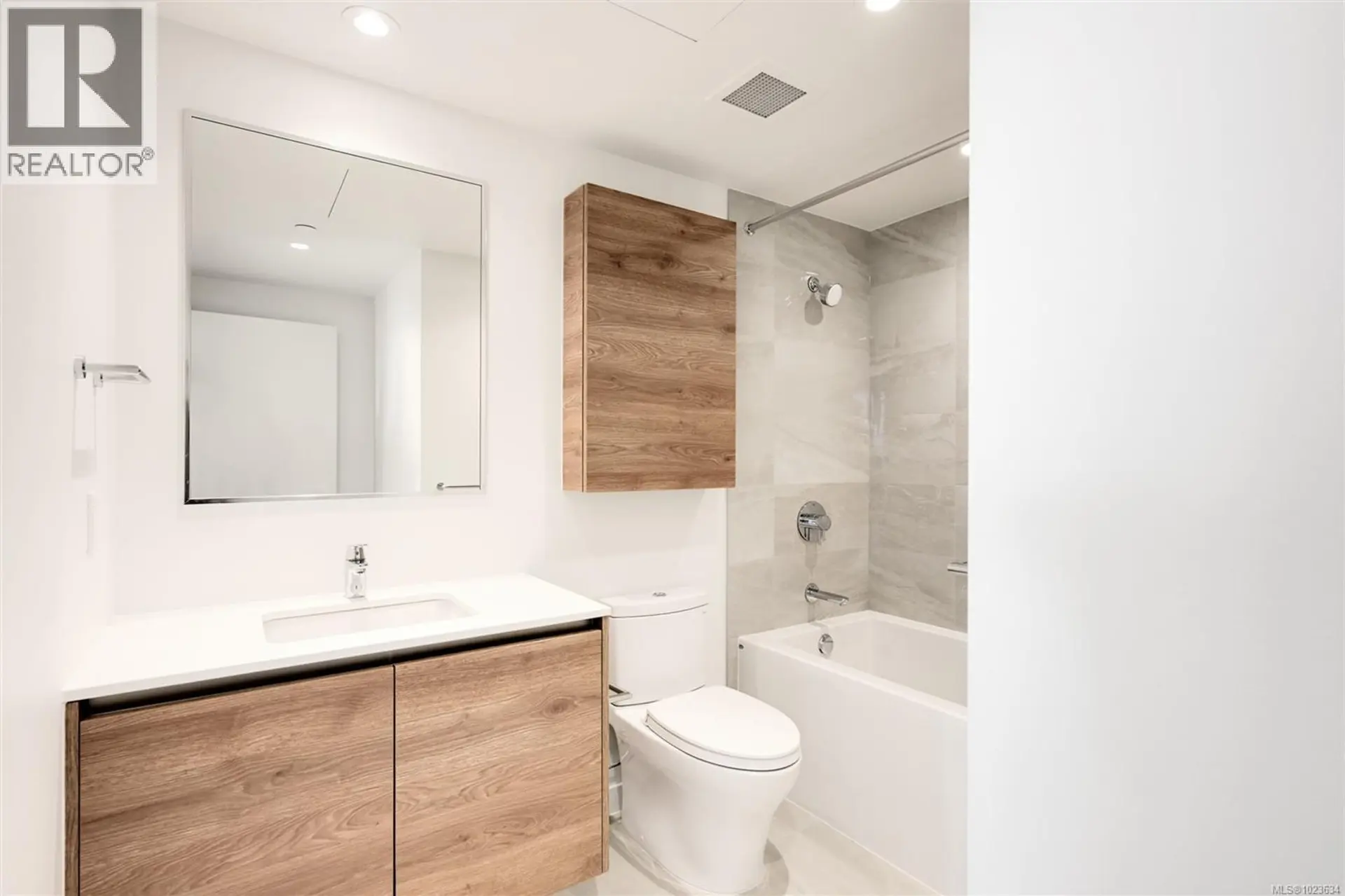 Property at #207 363 TYEE RD, Victoria, BC