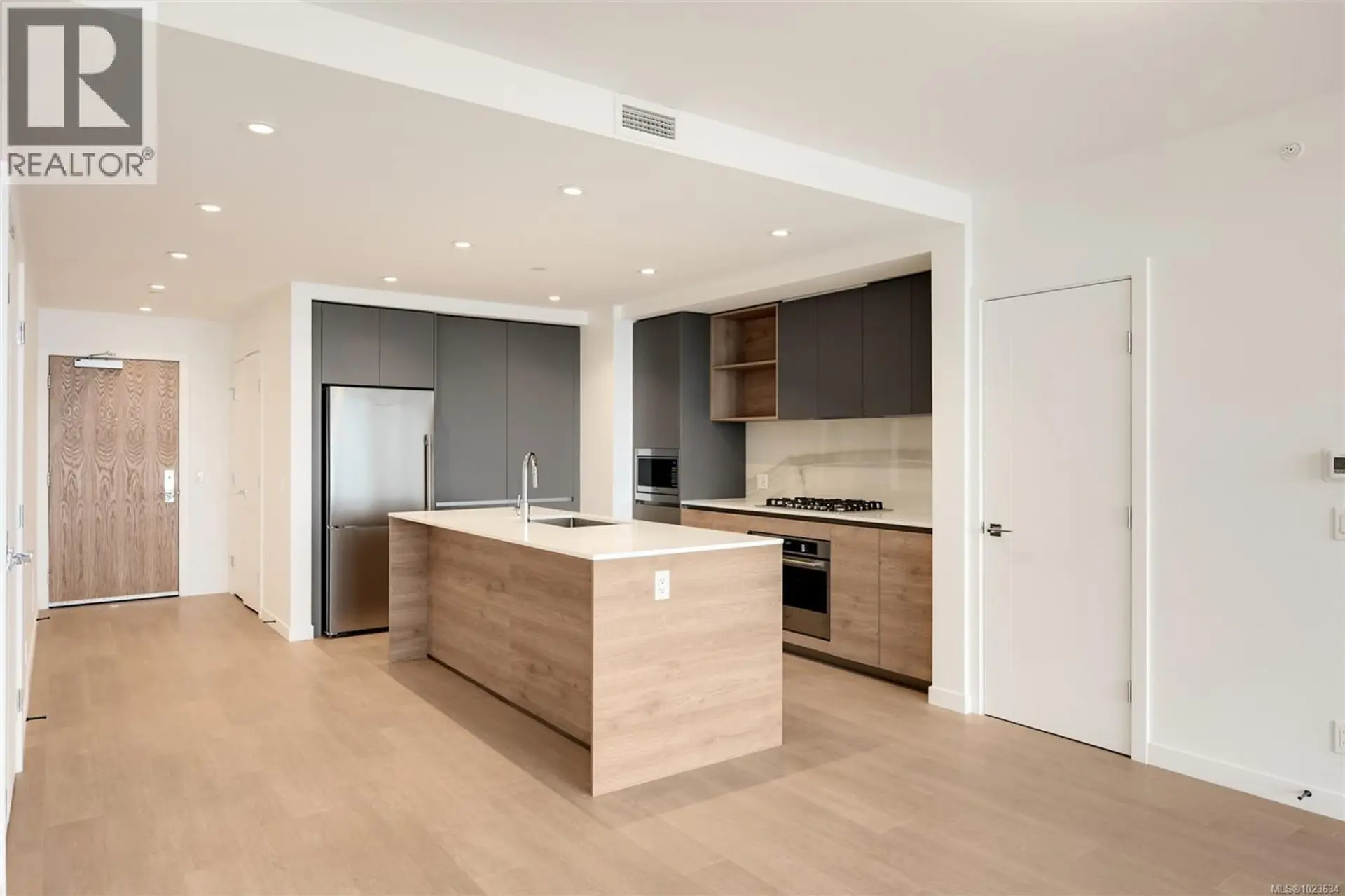 Property at #207 363 TYEE RD, Victoria, BC