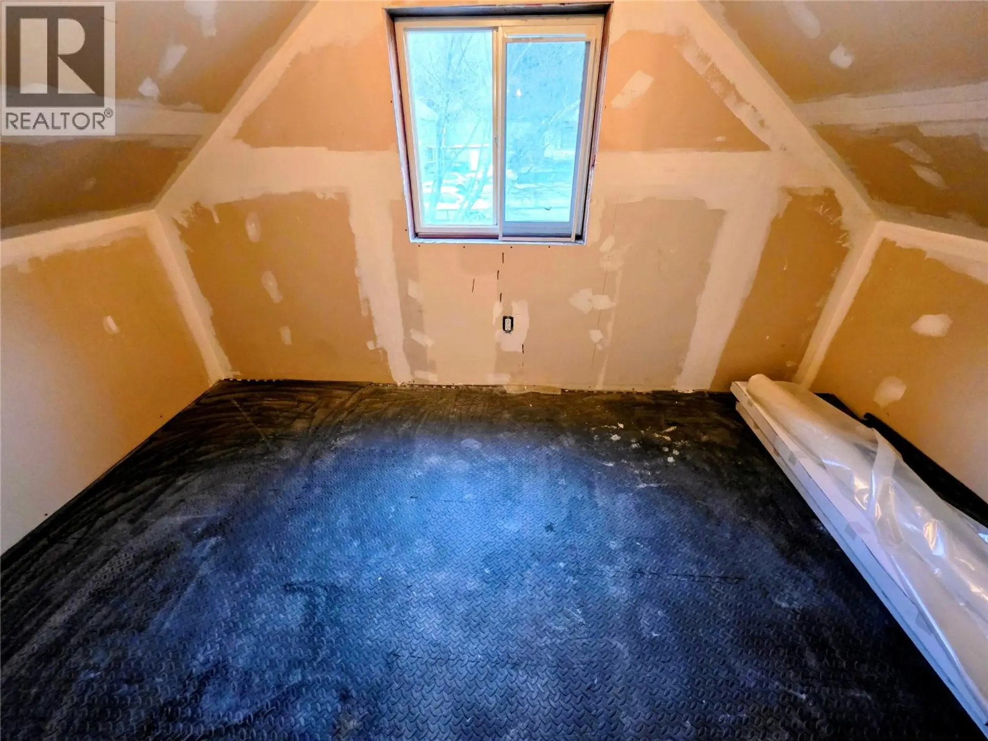 Property at 363 ROSSLAND AVENUE, Trail, BC