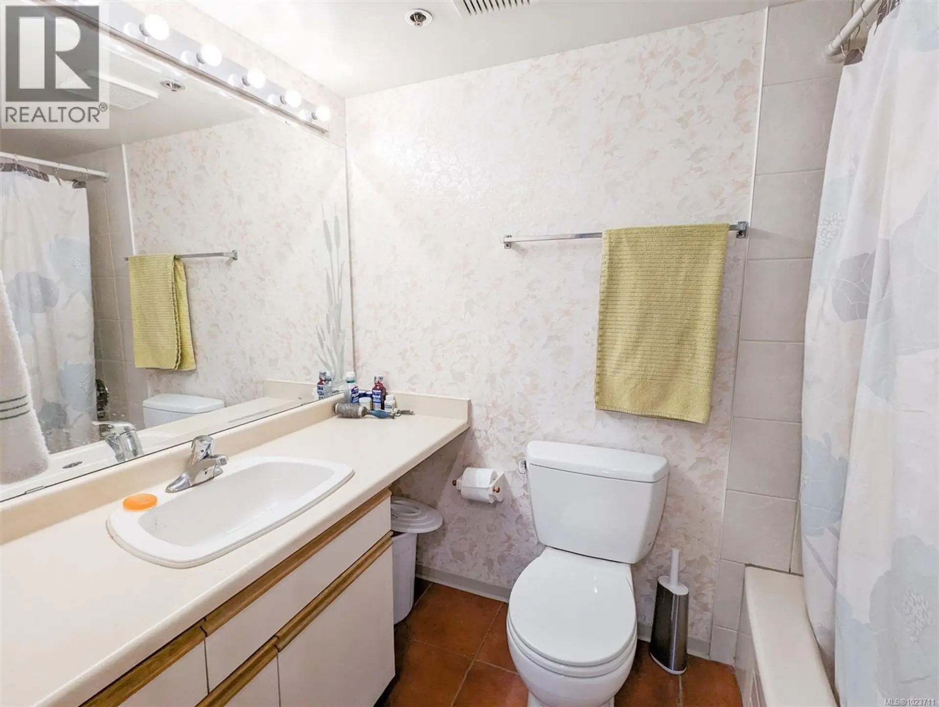 Property at #309 1560 HILLSIDE AVE, Victoria, BC