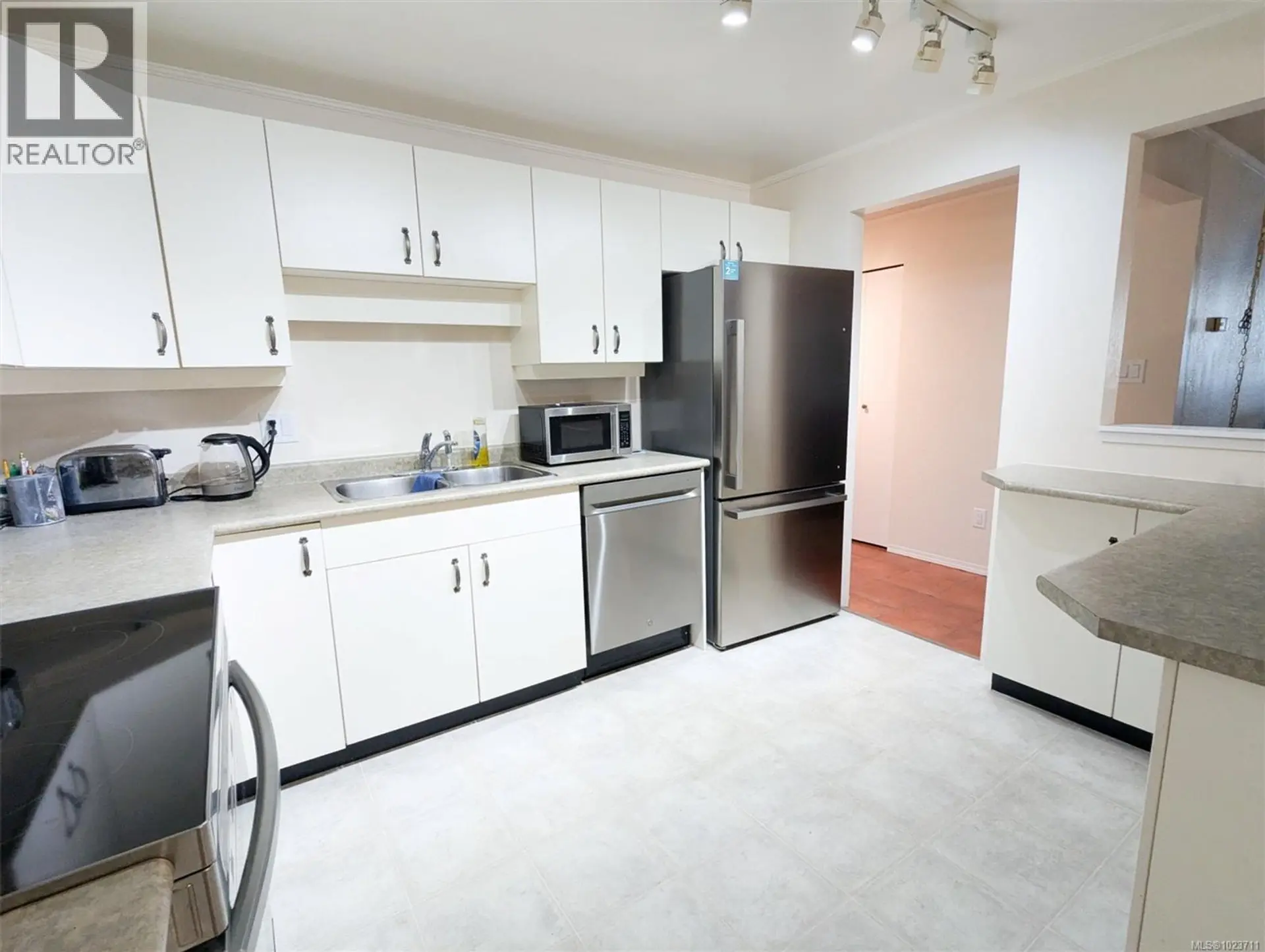 Property at #309 1560 HILLSIDE AVE, Victoria, BC