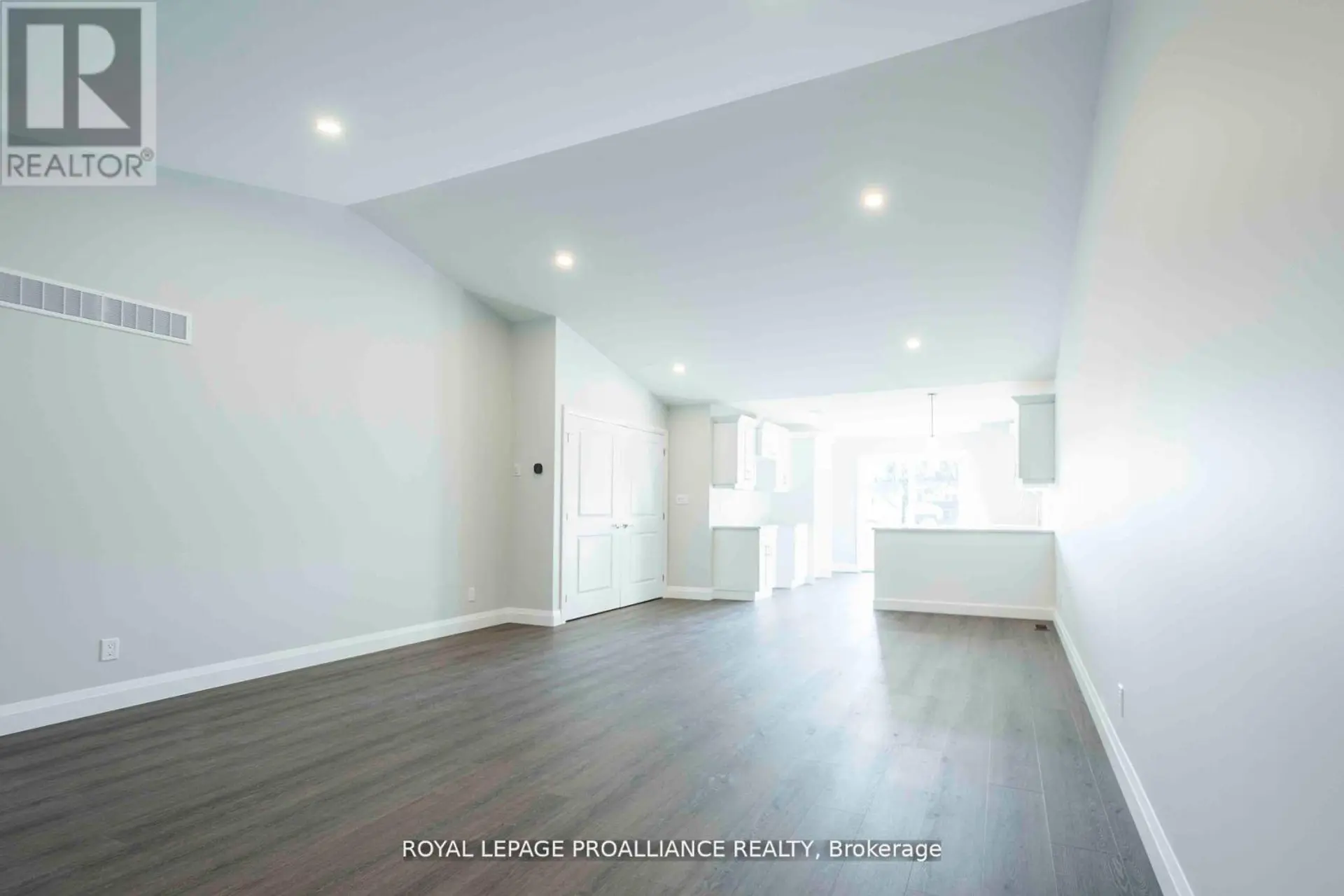 42 MACKENZIE JOHN CRESCENT - Image 4