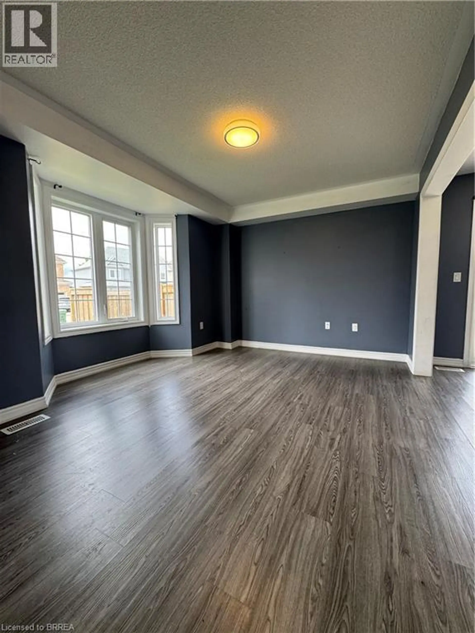 22 TODD CRESCENT - Image 4