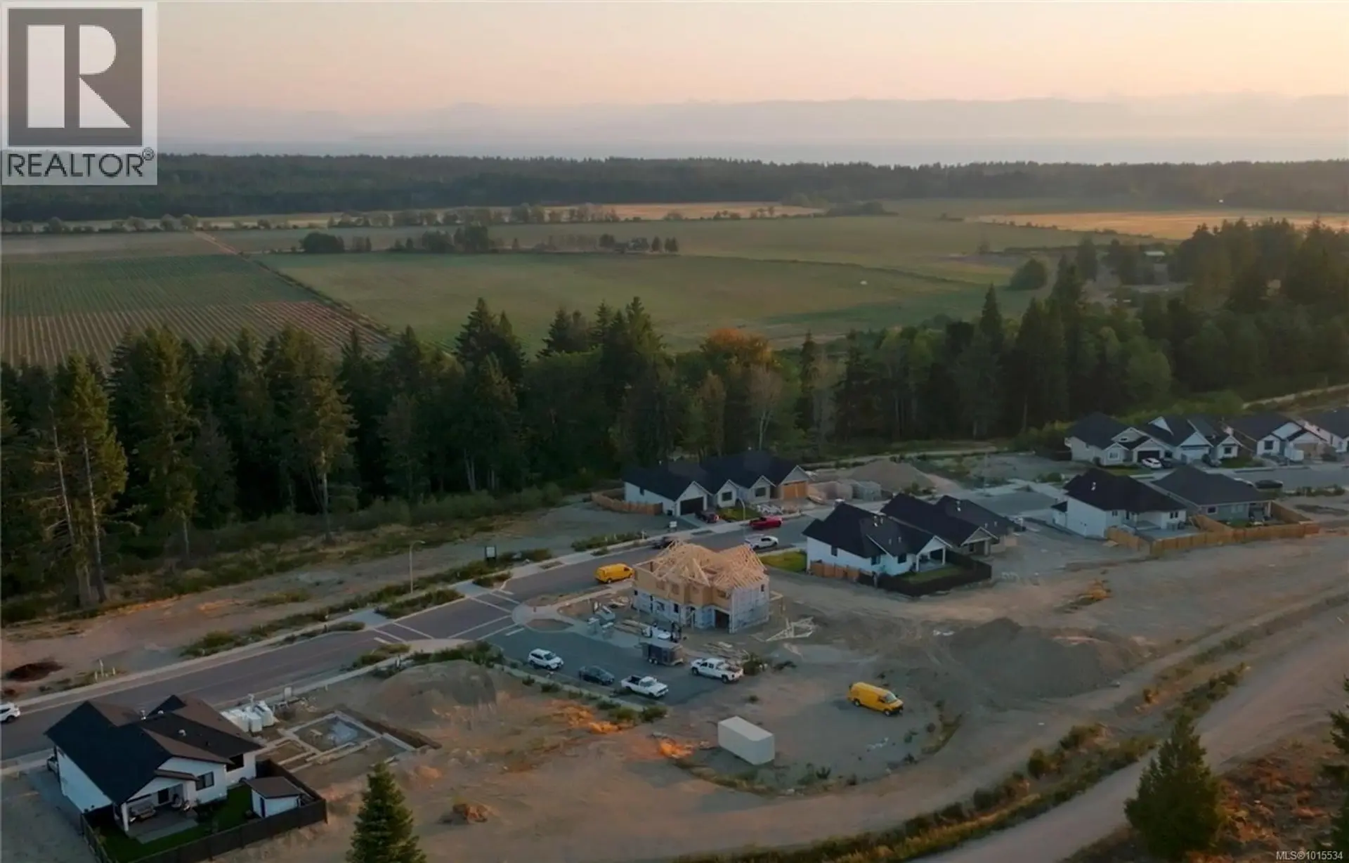 Property at 695 WESTMINSTER BLVD, Courtenay, BC