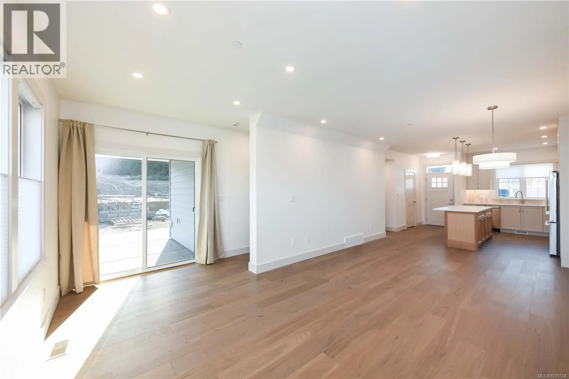 Property at 695 WESTMINSTER BLVD, Courtenay, BC