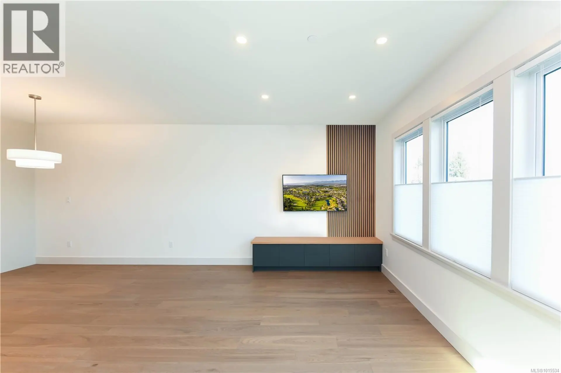 Property at 695 WESTMINSTER BLVD, Courtenay, BC