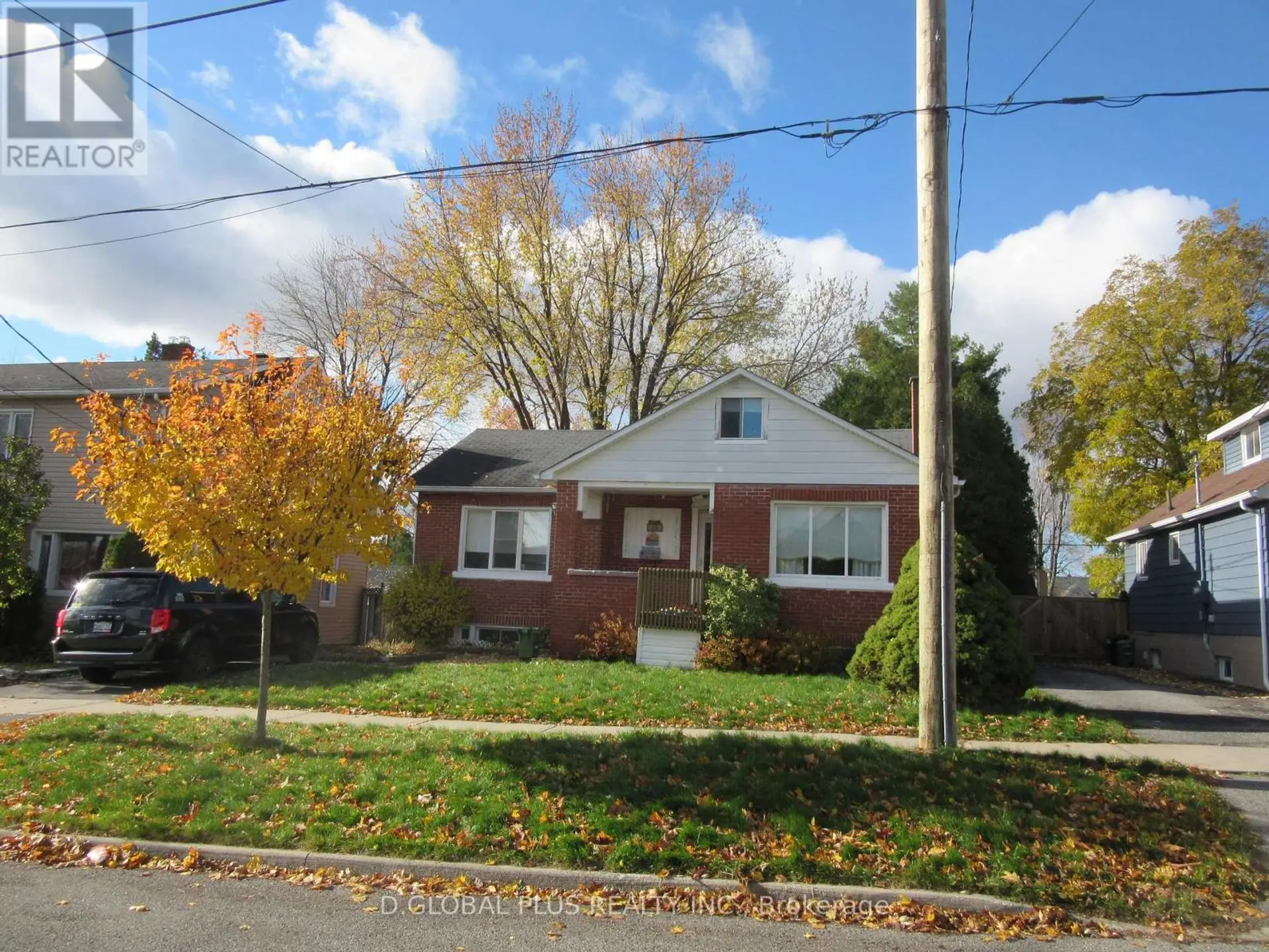 11 DUNBAR AVENUE N - Image 1