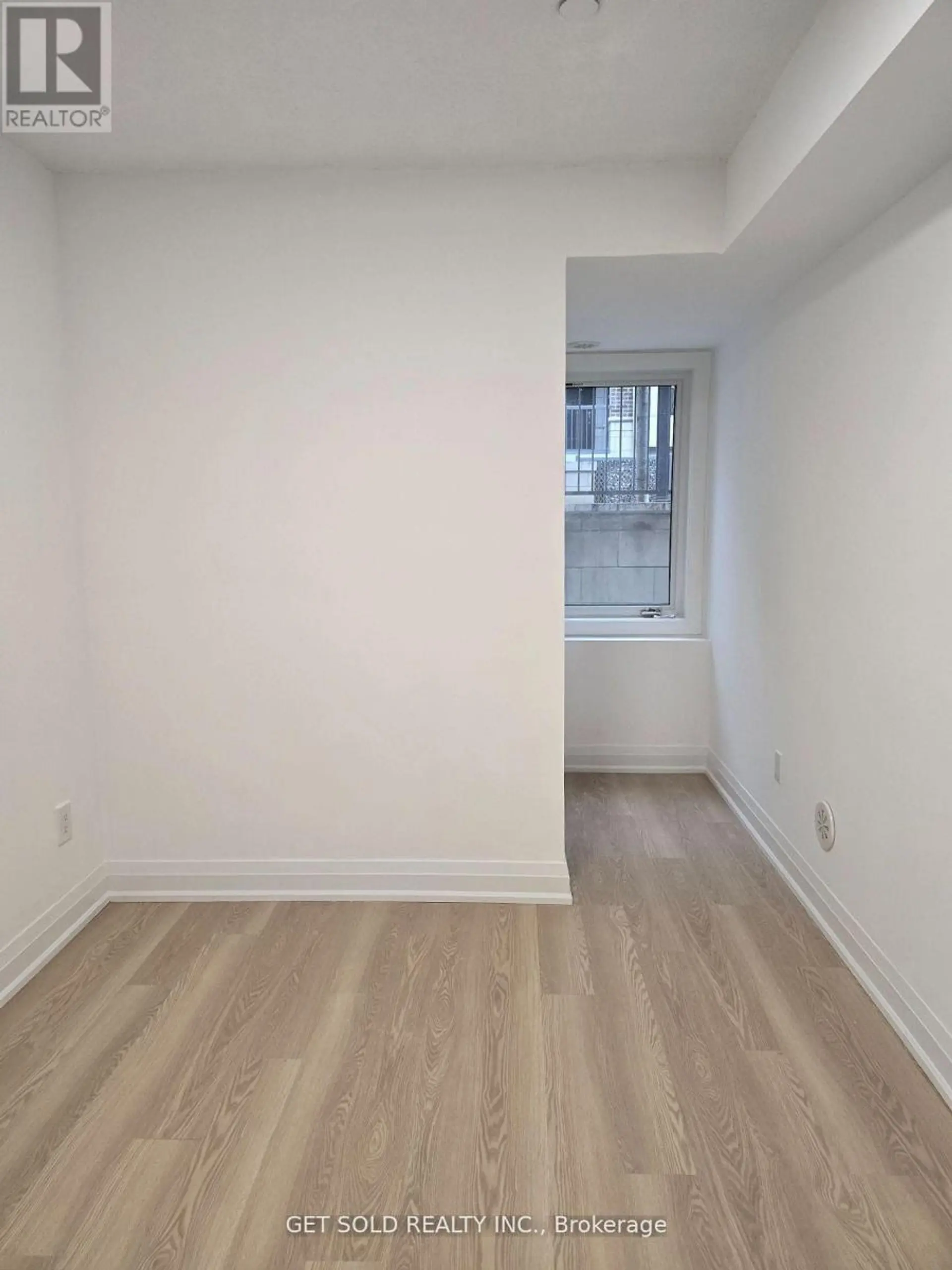#421 8 DRUMMOND STREET - Image 10
