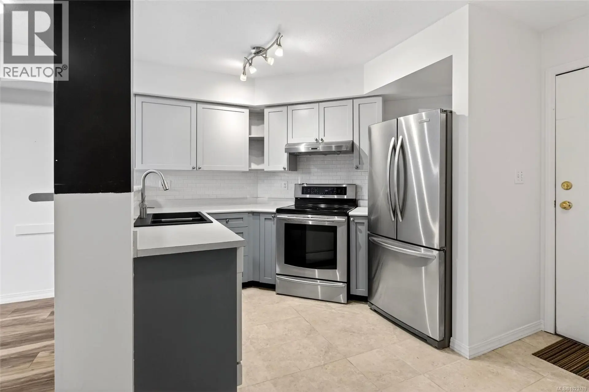 Property at #119 827 NORTH PARK ST, Victoria, BC