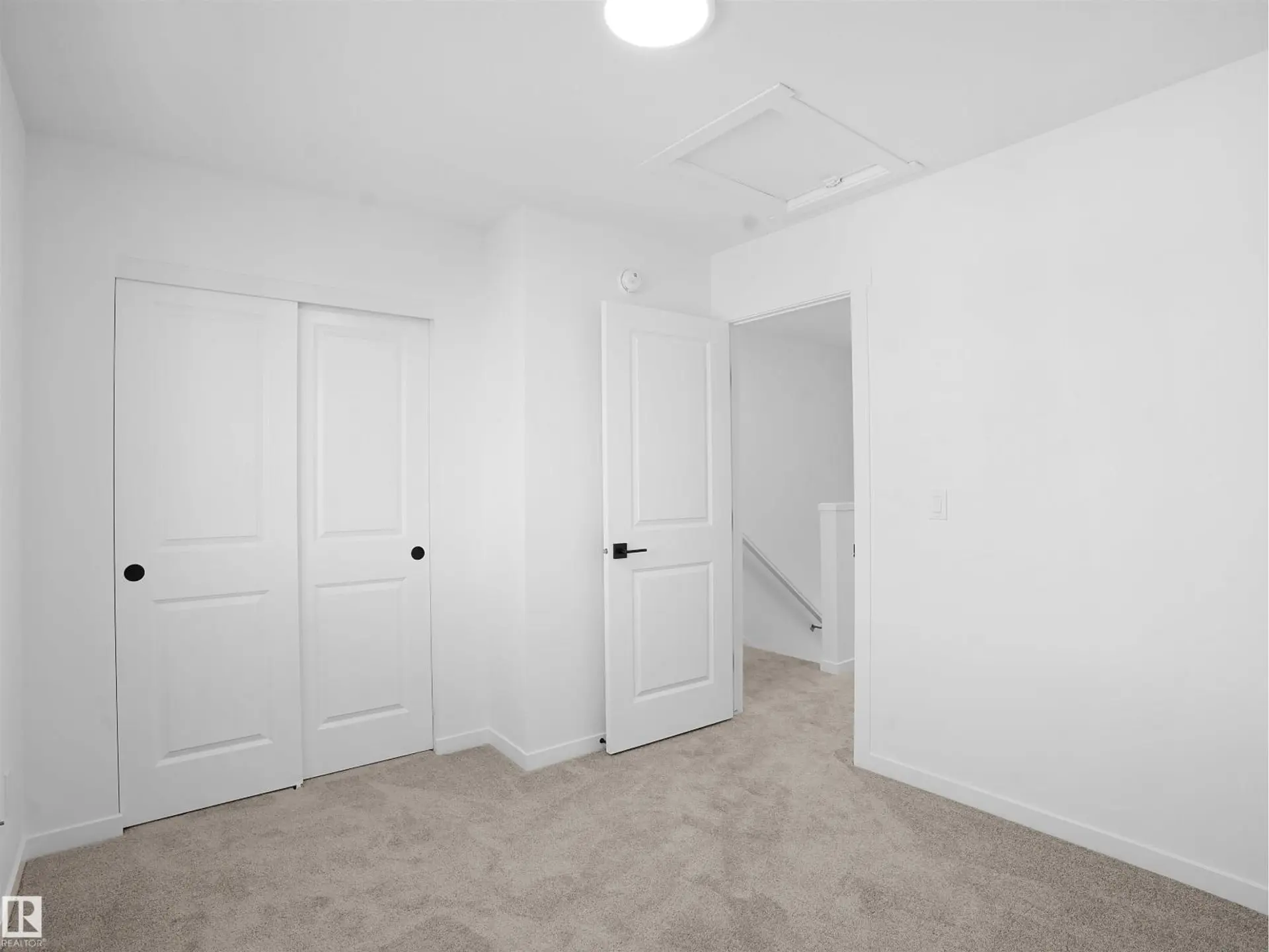 2 18640 18 AV NW - Image 16