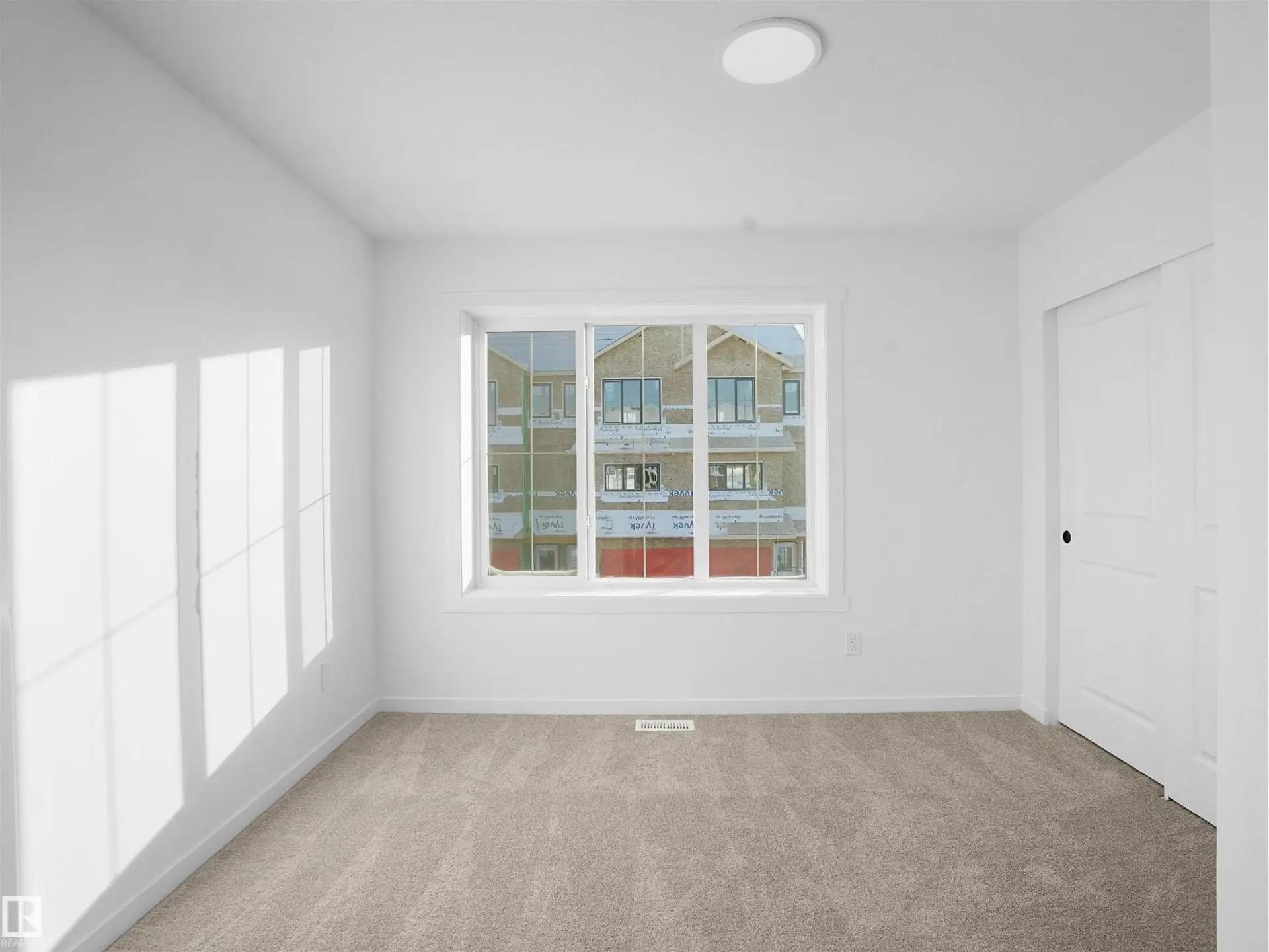 2 18640 18 AV NW - Image 18