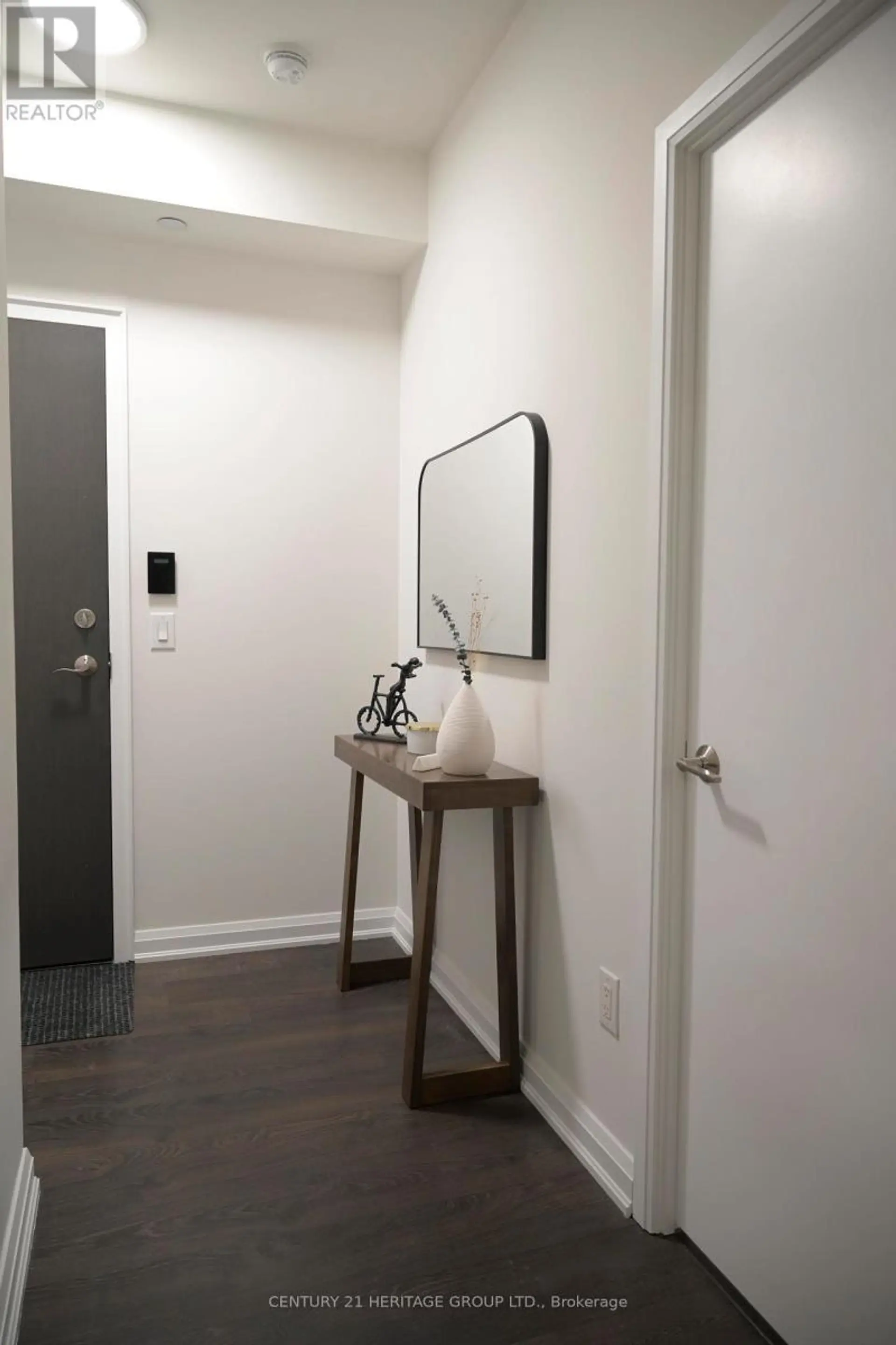 #708 11 BOGERT AVENUE NE - Image 3