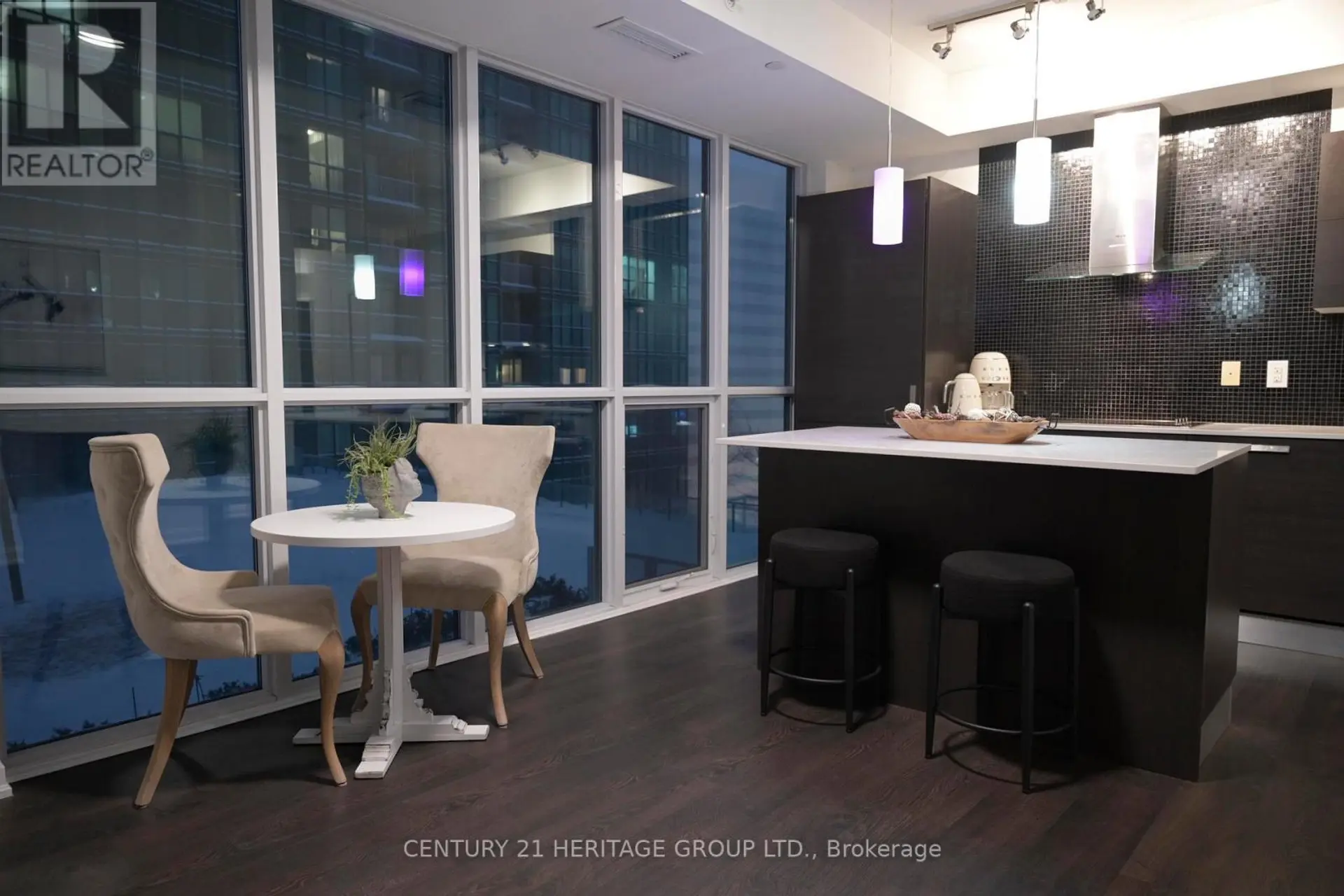 #708 11 BOGERT AVENUE NE - Image 4