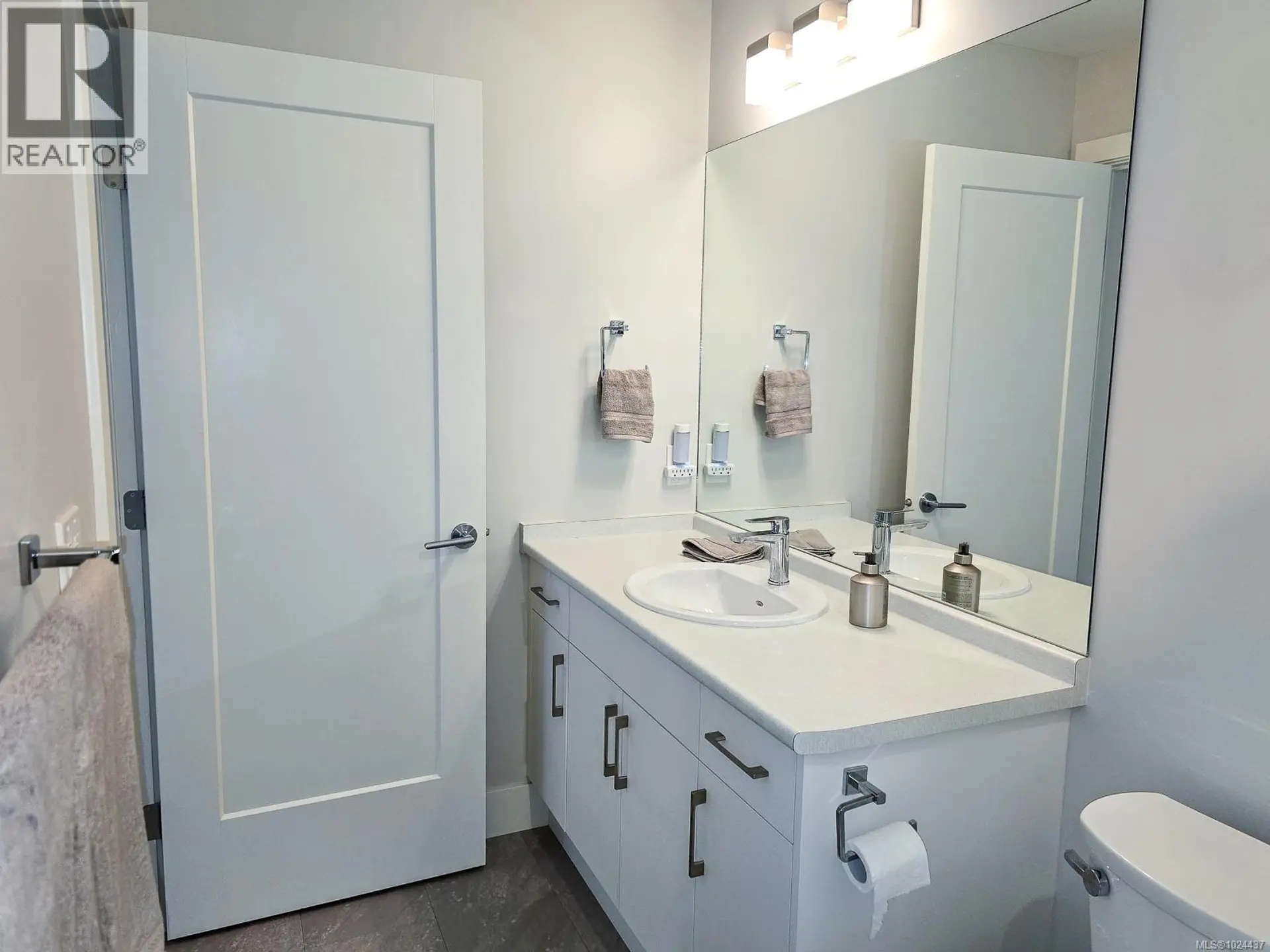 Property at #204 6544 METRAL DR, Nanaimo, BC