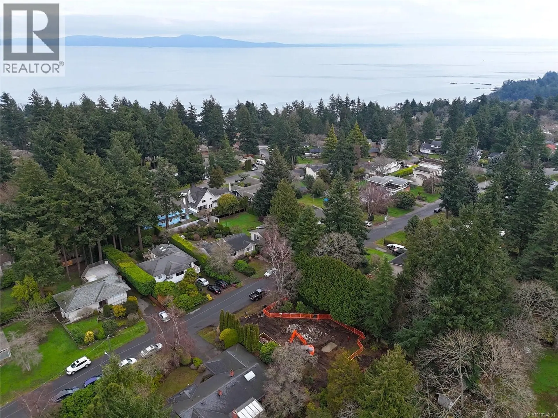 Property at #4 2215 GREENLANDS RD, Saanich, BC