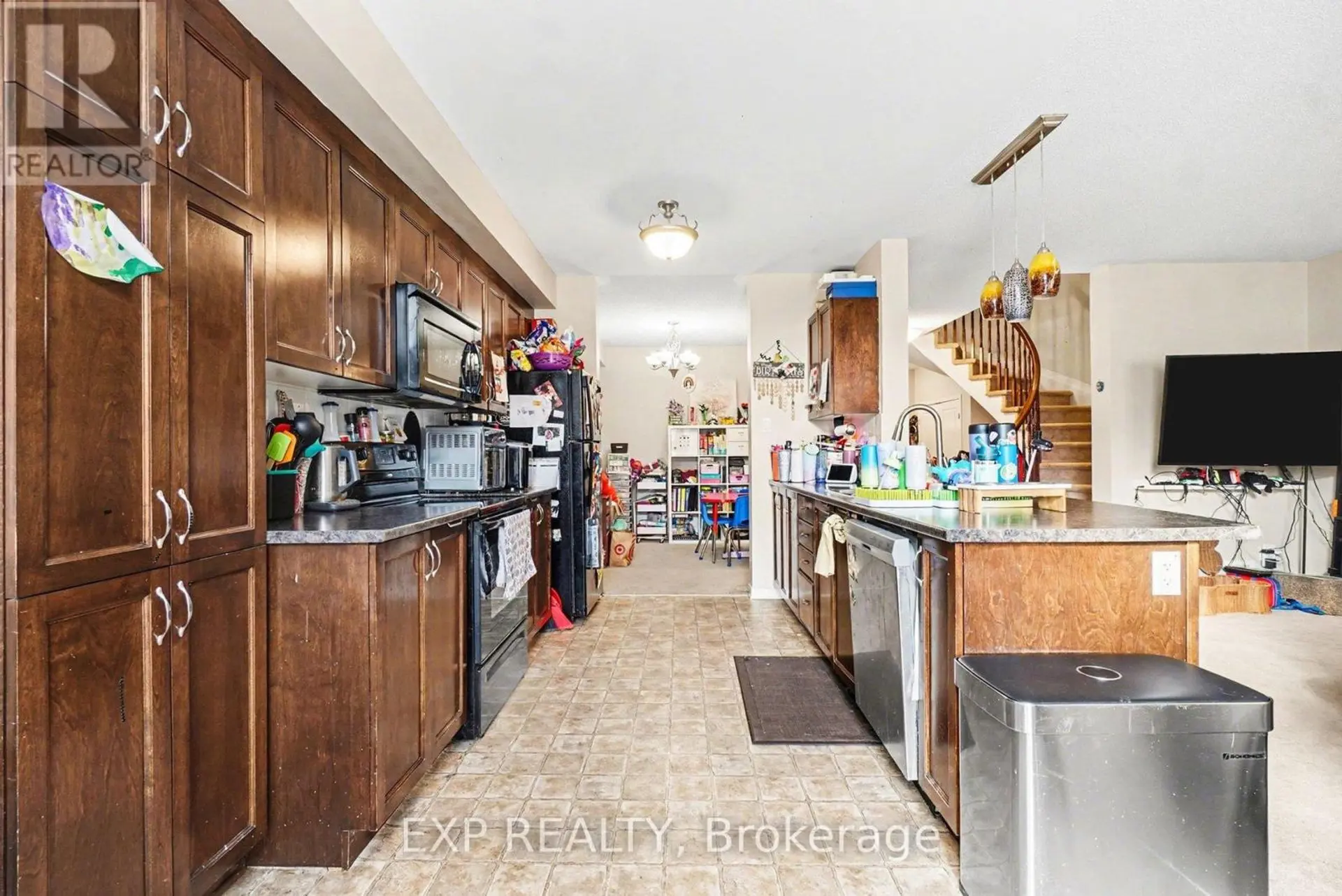 735 REGIMENT AVENUE - Image 8