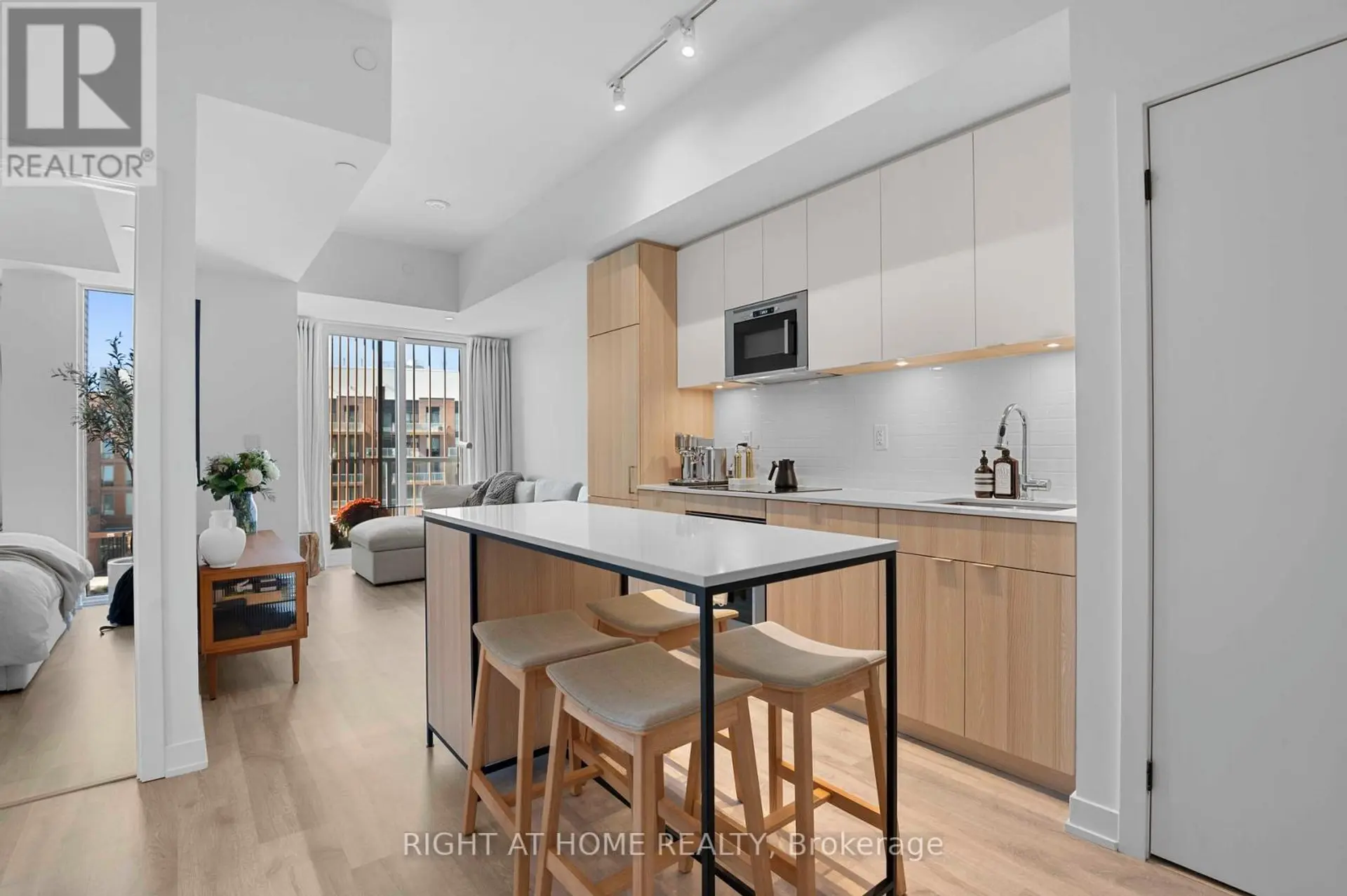 #403 220 MISSINNIHE WAY - Image 7