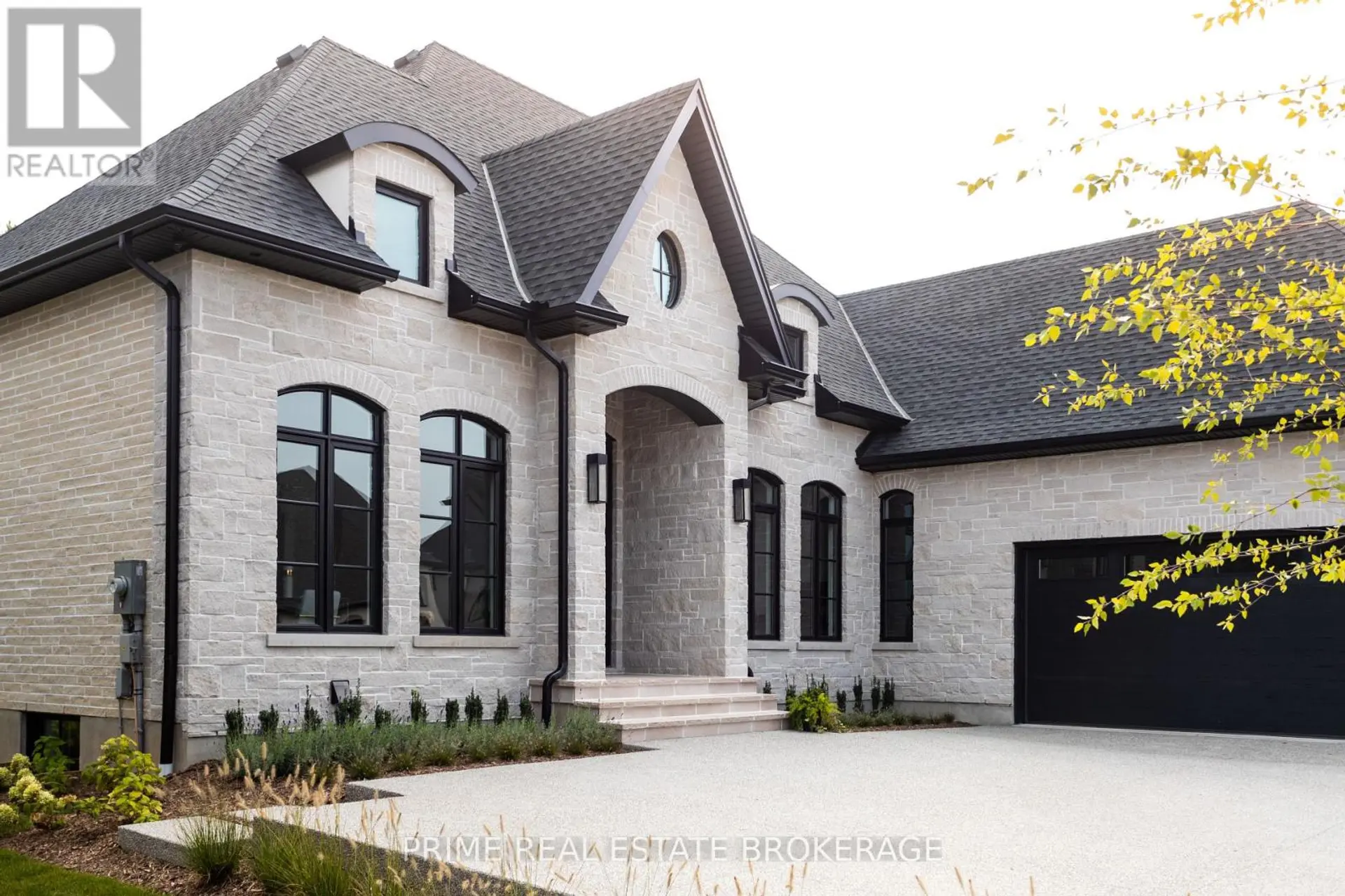 689 VALLEYSTREAM WALK - Image 10
