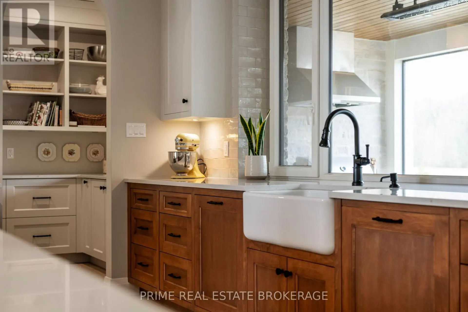 689 VALLEYSTREAM WALK - Image 13