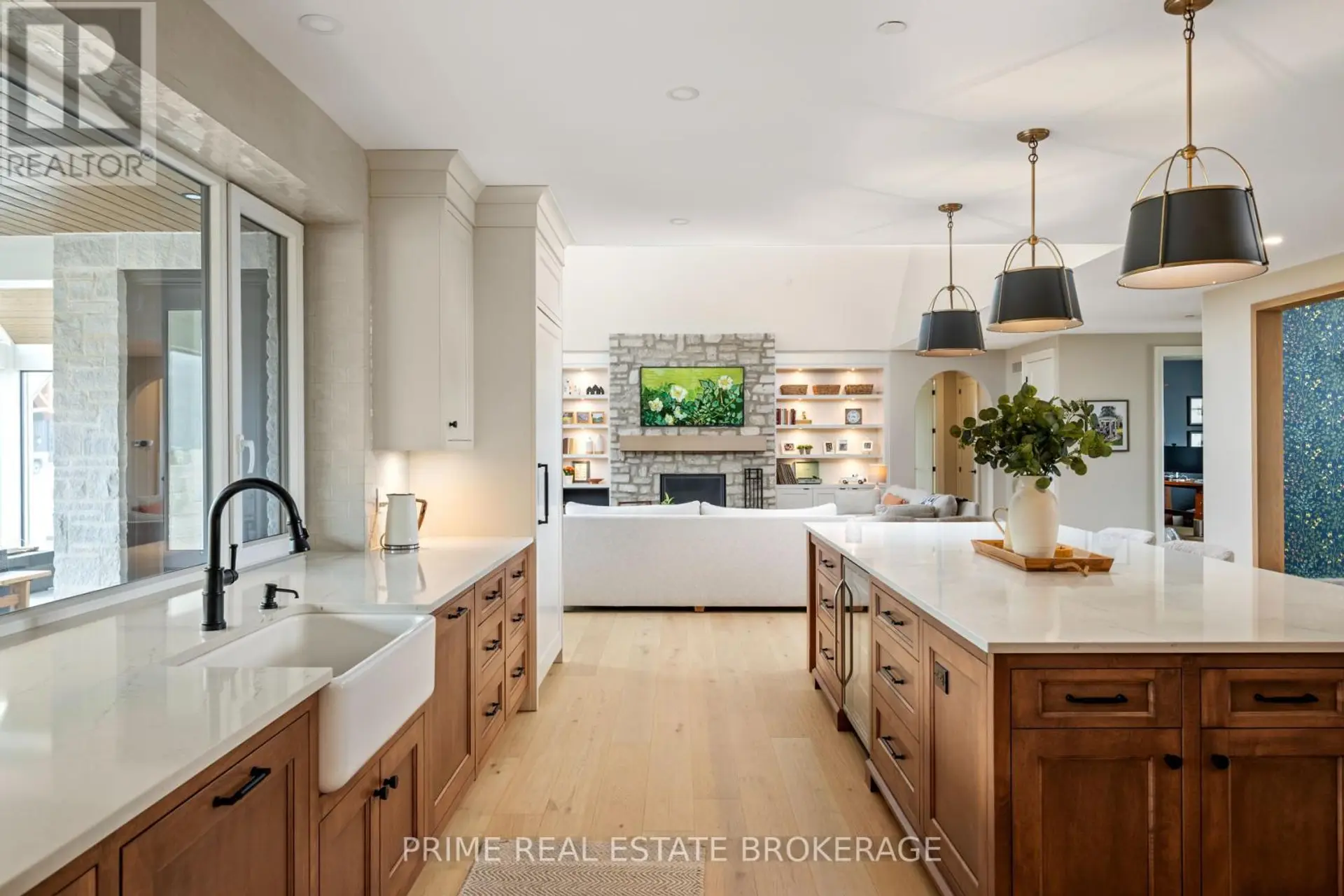 689 VALLEYSTREAM WALK - Image 14