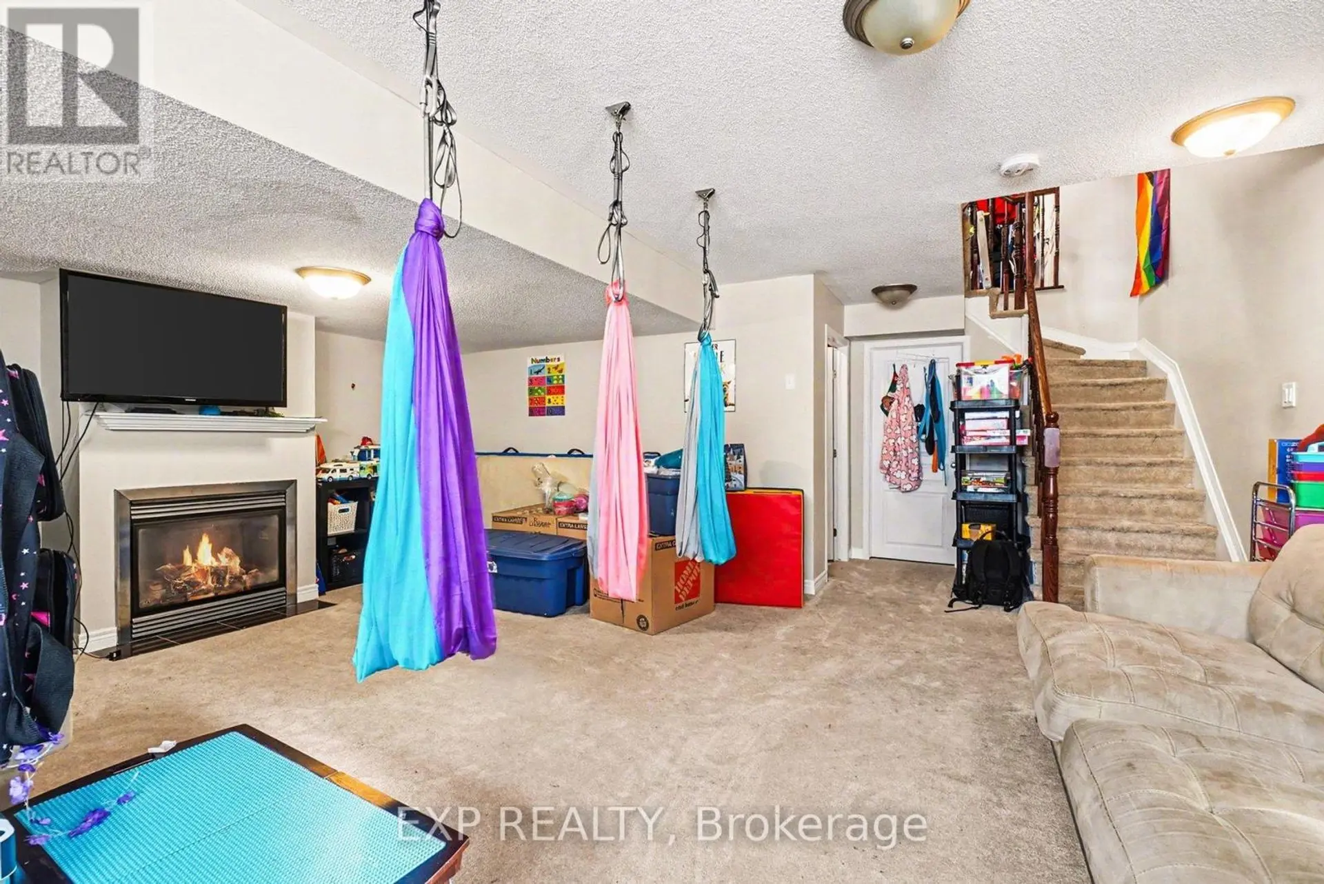 735 REGIMENT AVENUE - Image 17