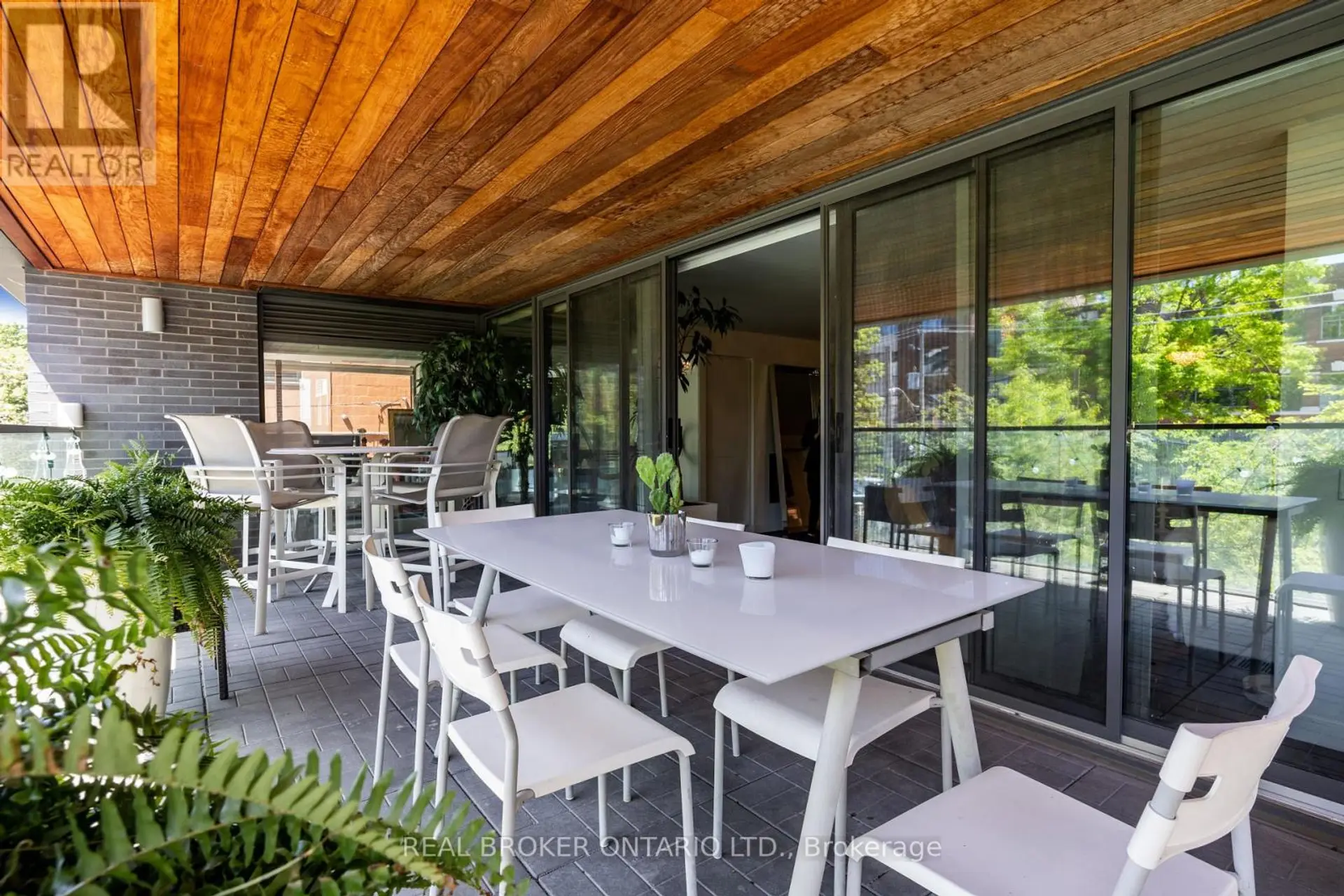 #201 500 WELLINGTON STREET W - Image 11