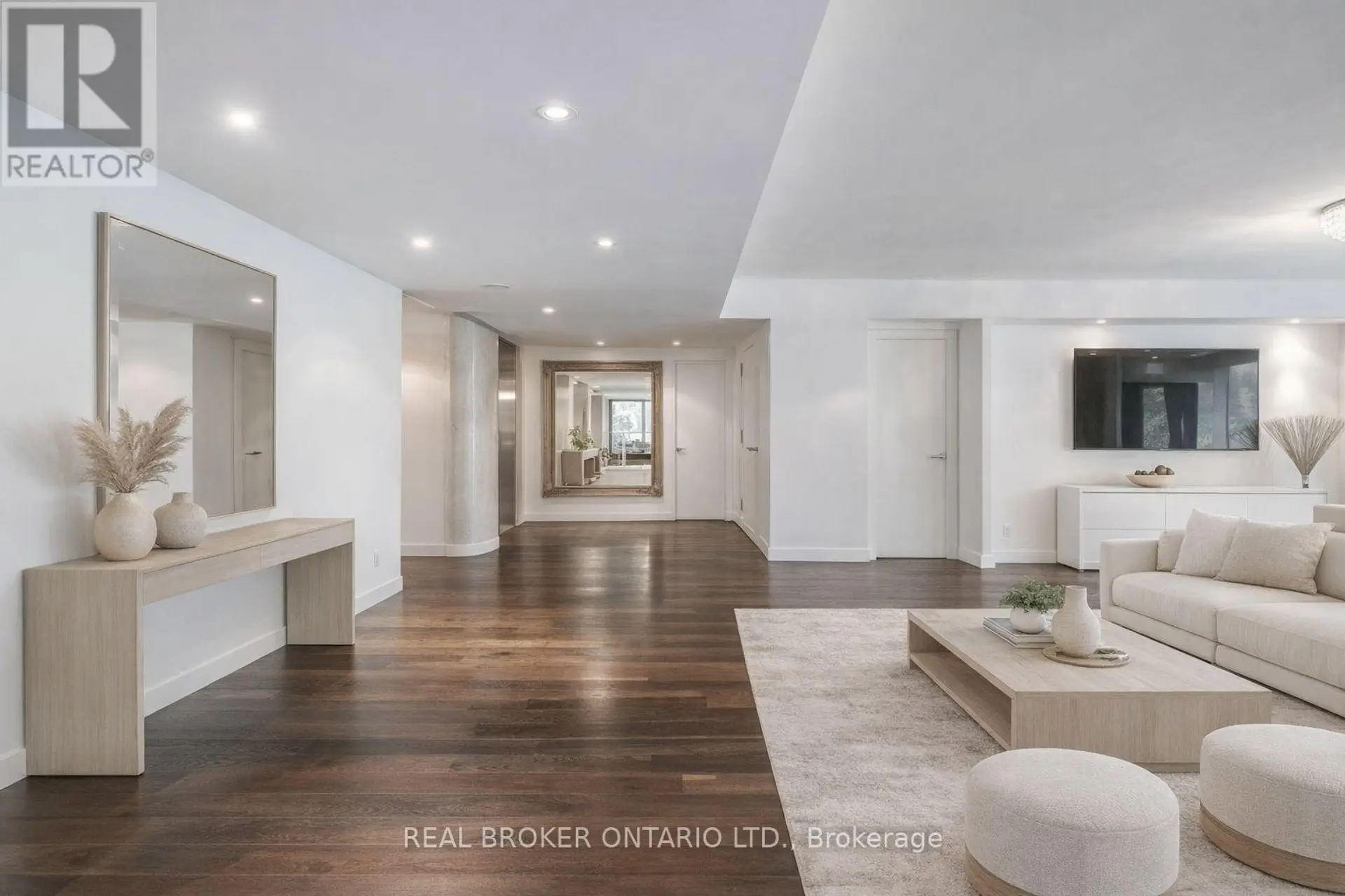 #201 500 WELLINGTON STREET W - Image 2