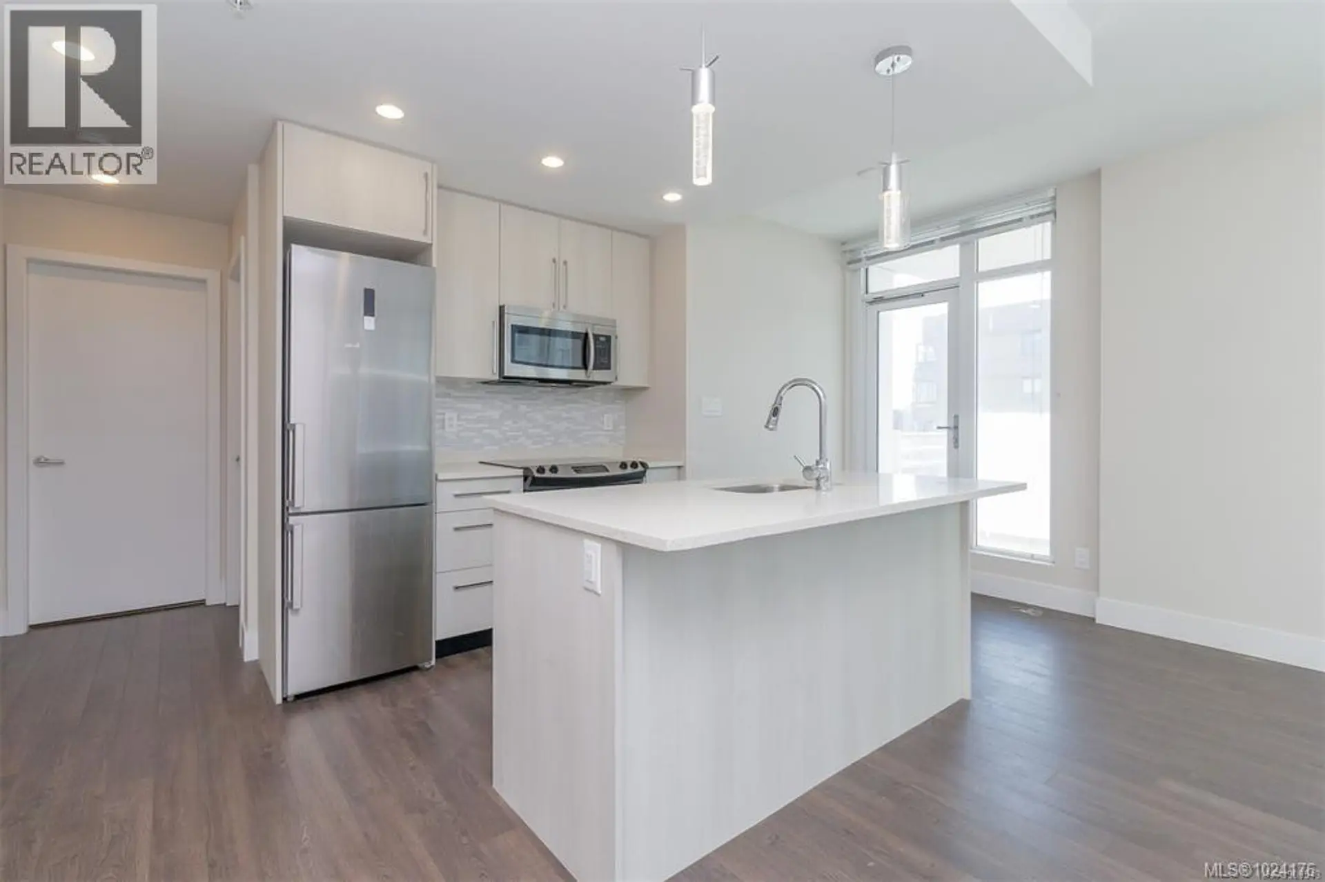 Property at #807 1090 JOHNSON ST, Victoria, BC