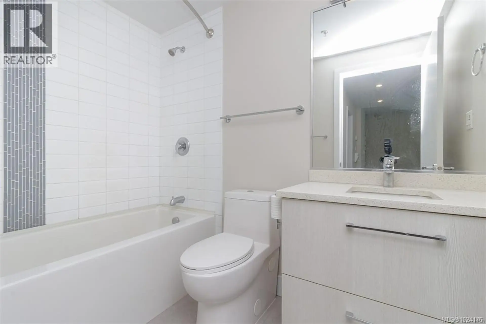 Property at #807 1090 JOHNSON ST, Victoria, BC