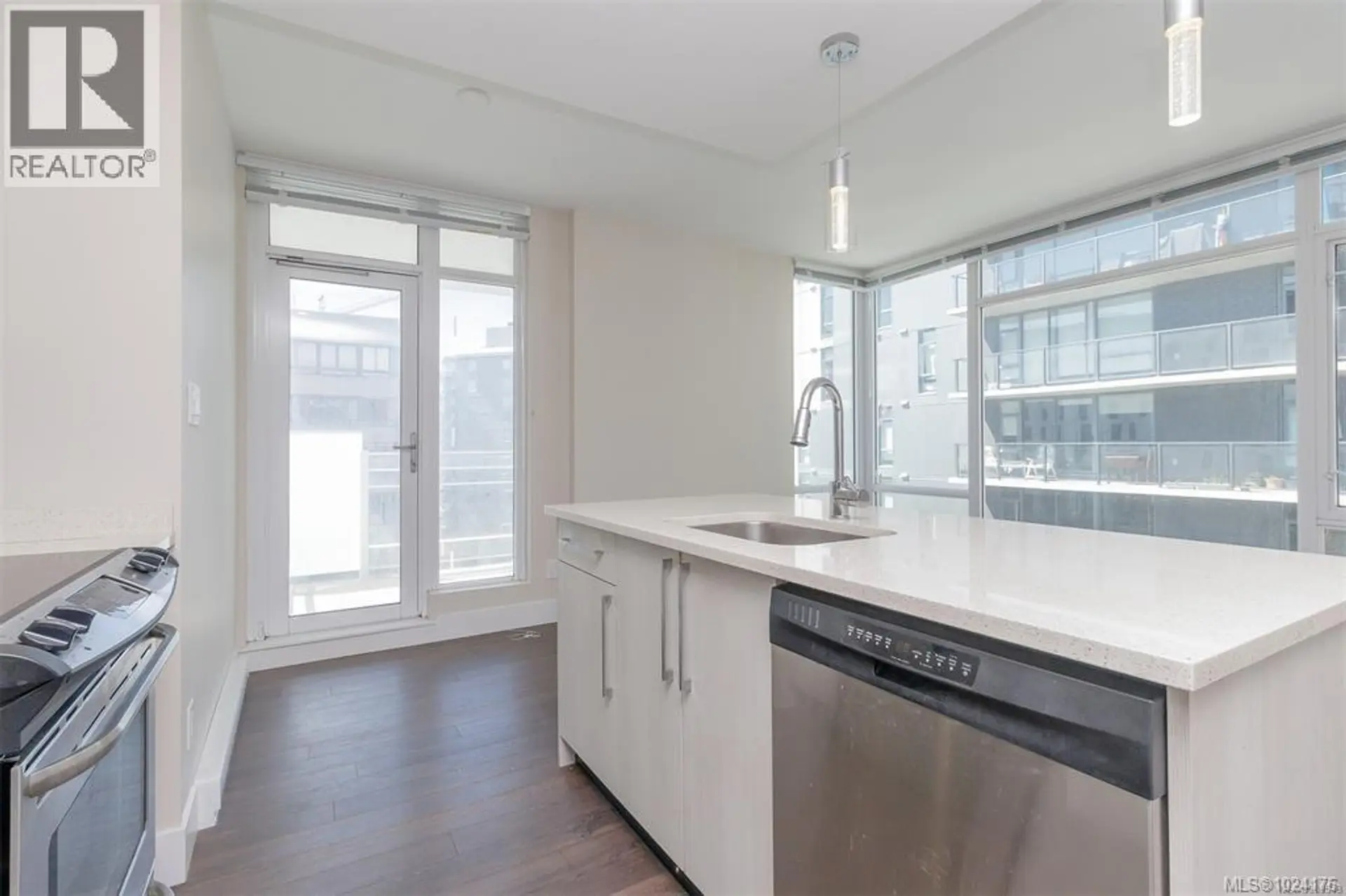 Property at #807 1090 JOHNSON ST, Victoria, BC