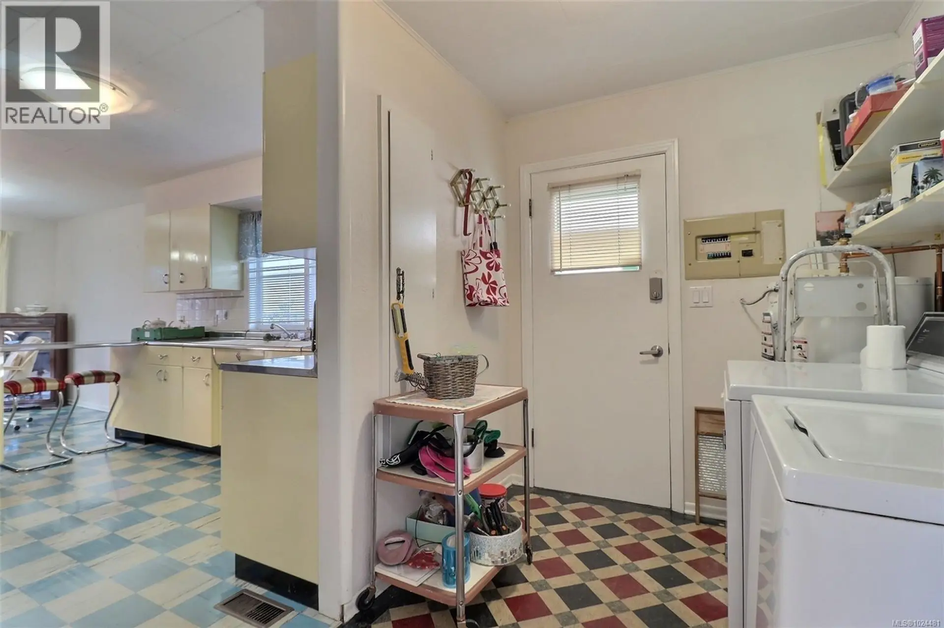 Property at 692 5TH ST, Courtenay, BC