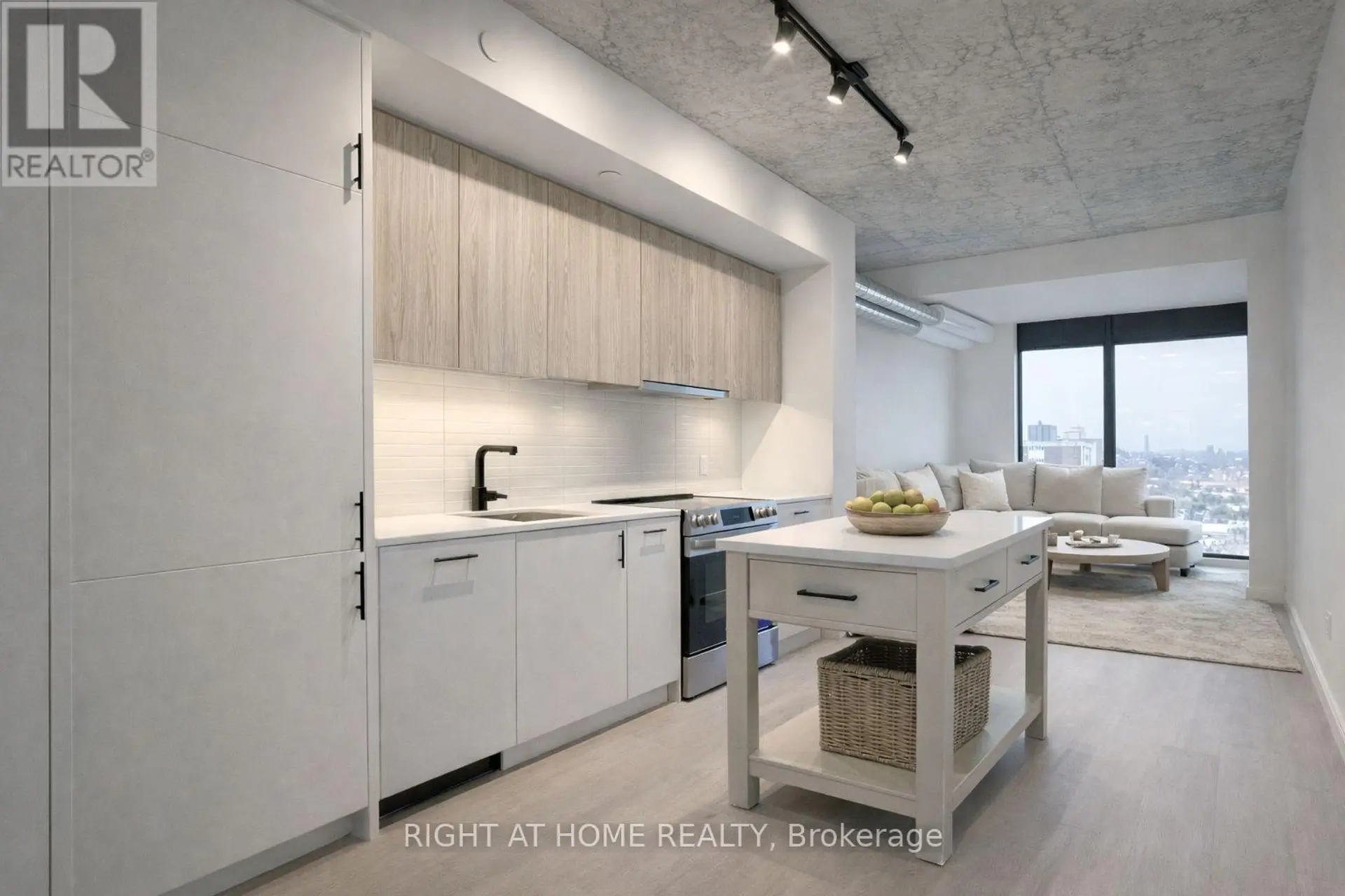 #207 10 JAMES STREET - Image 4