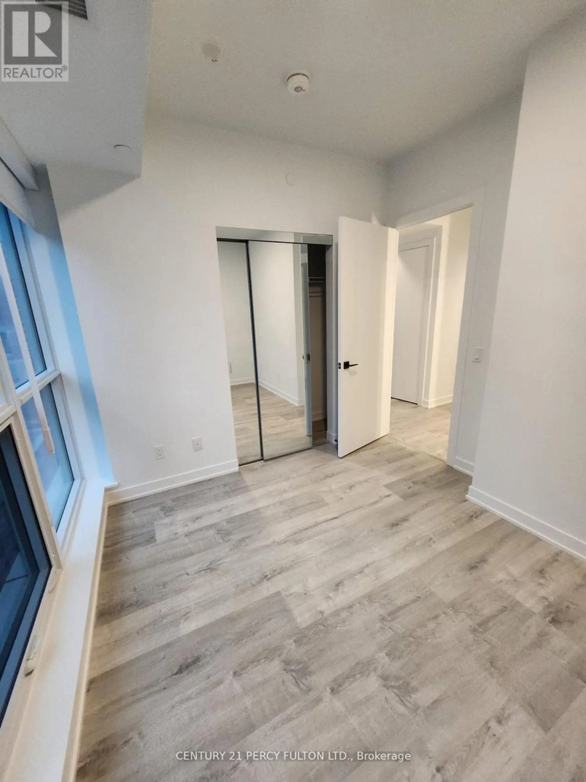 #1807 327 KING STREET W - Image 5