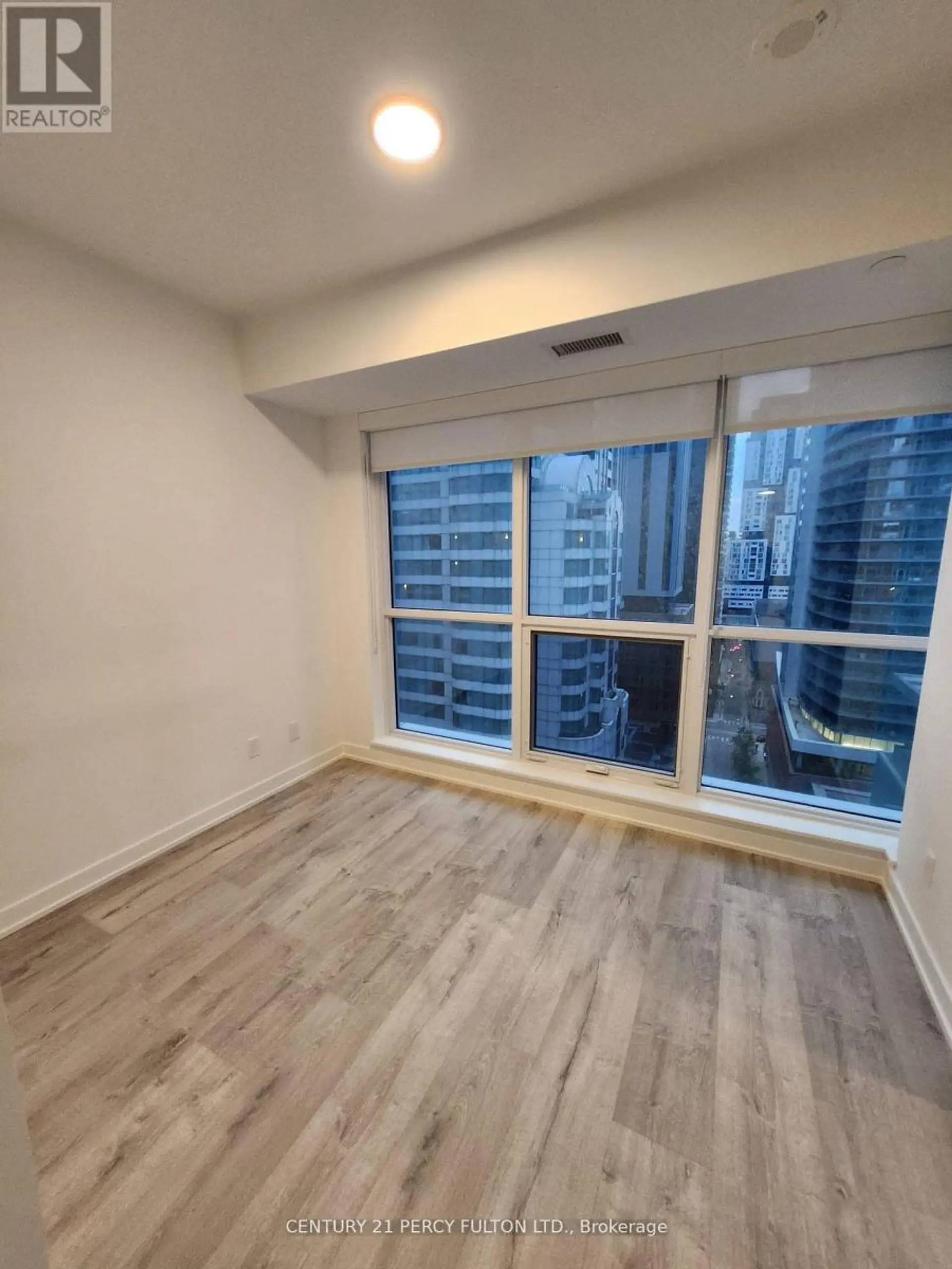#1807 327 KING STREET W - Image 2