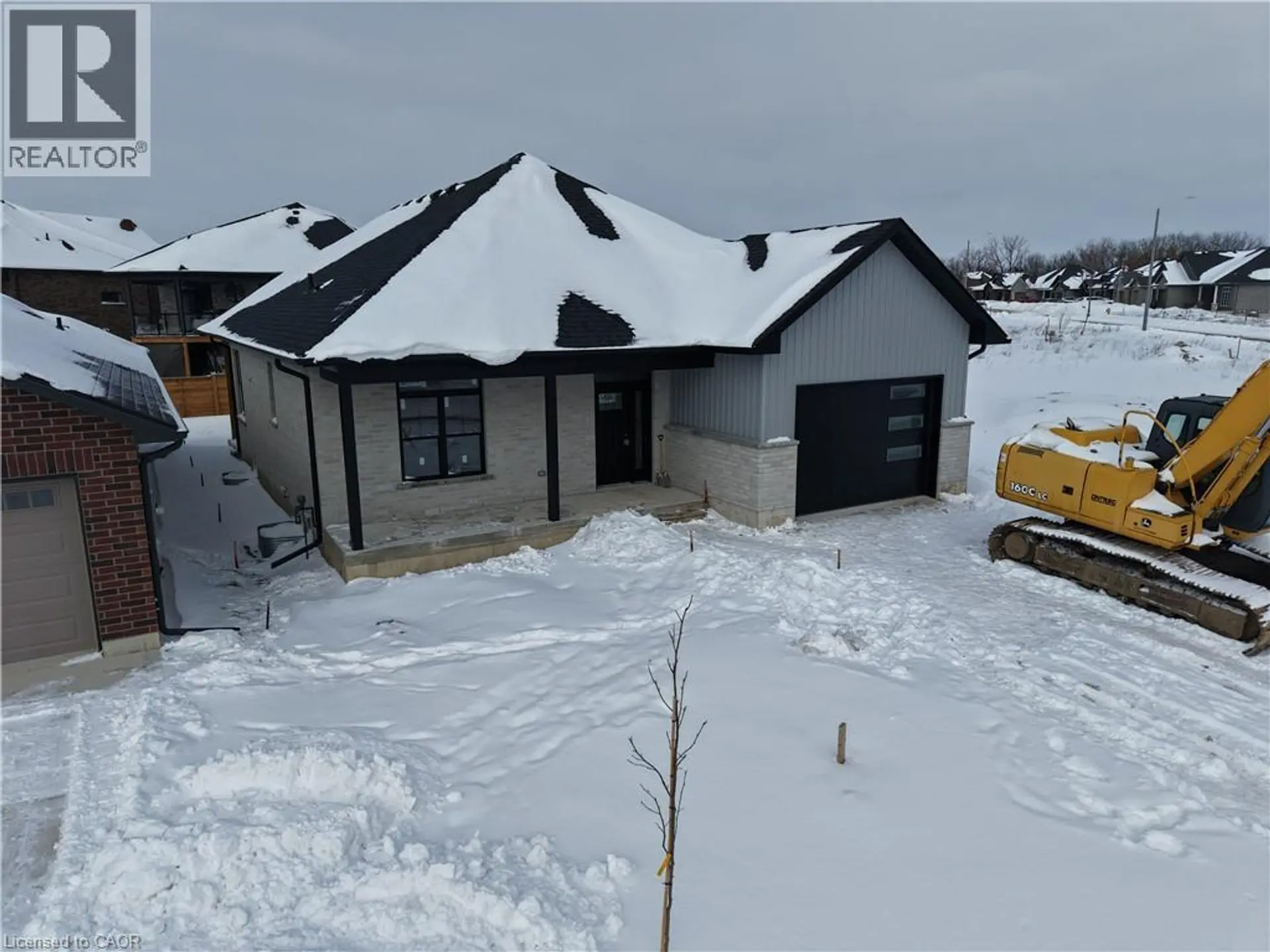 67 S HUNTER Drive - Image 2