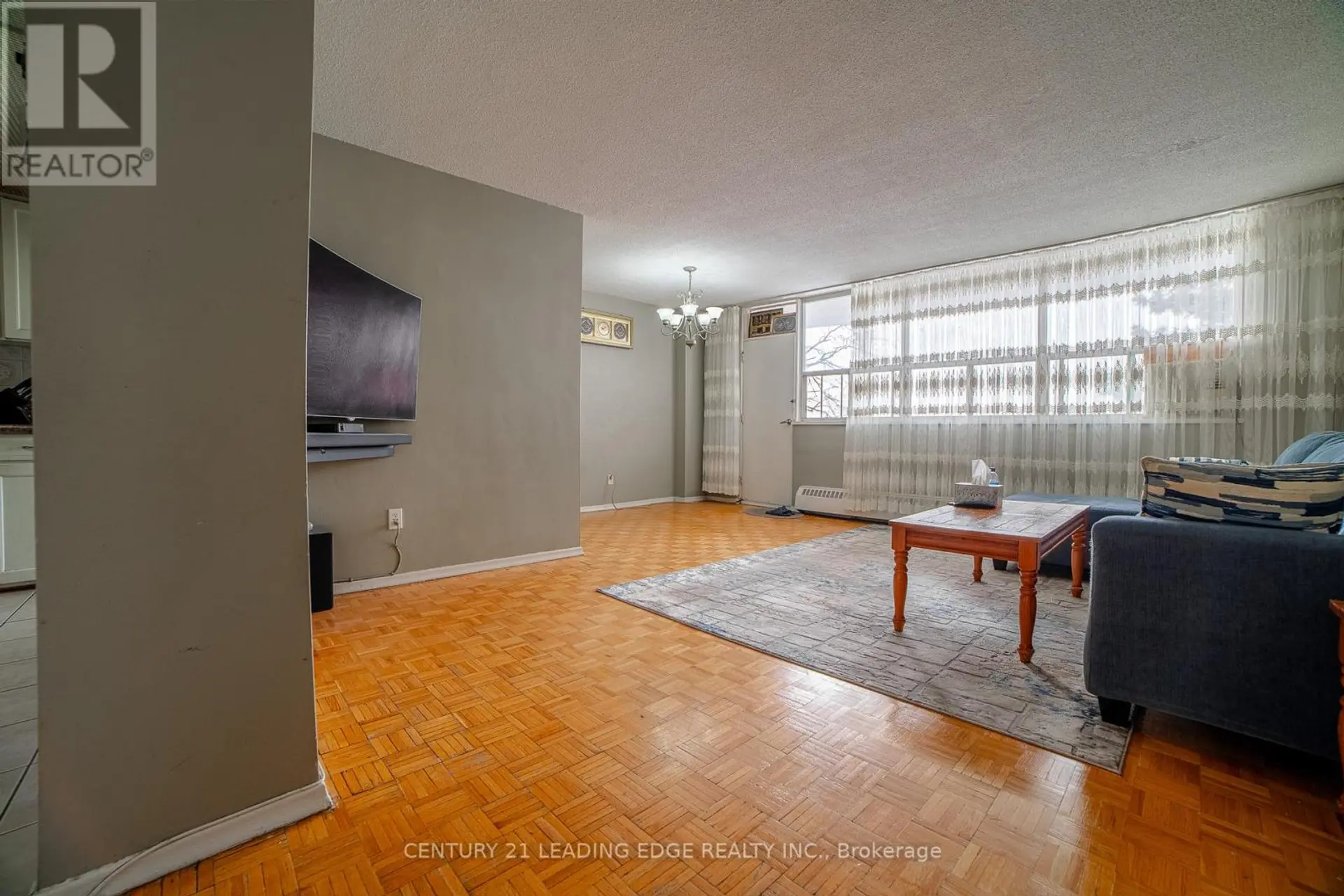 #402 80 GRANDRAVINE DRIVE - Image 2