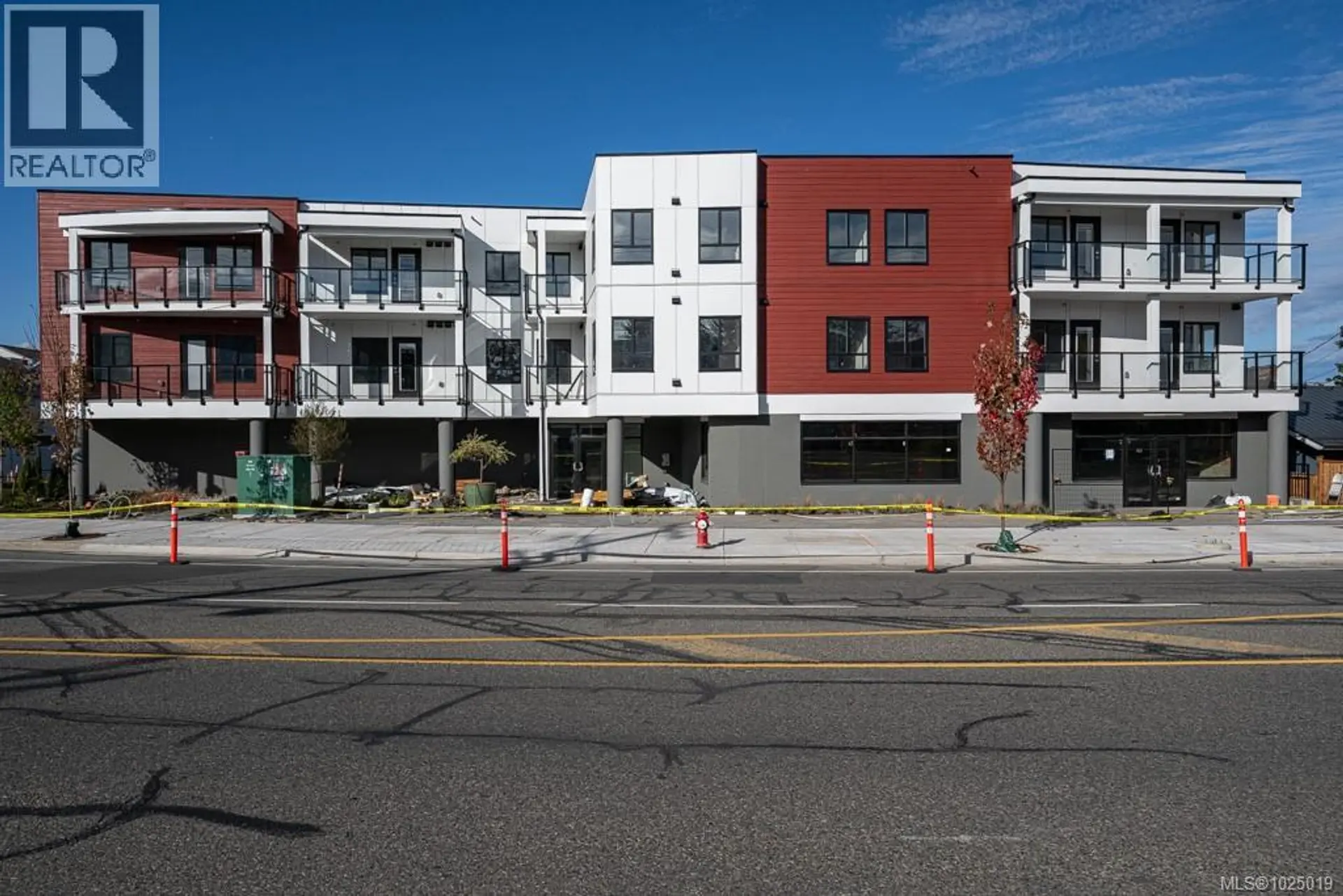 Property at #211 171 JENSEN AVE W, Parksville, BC