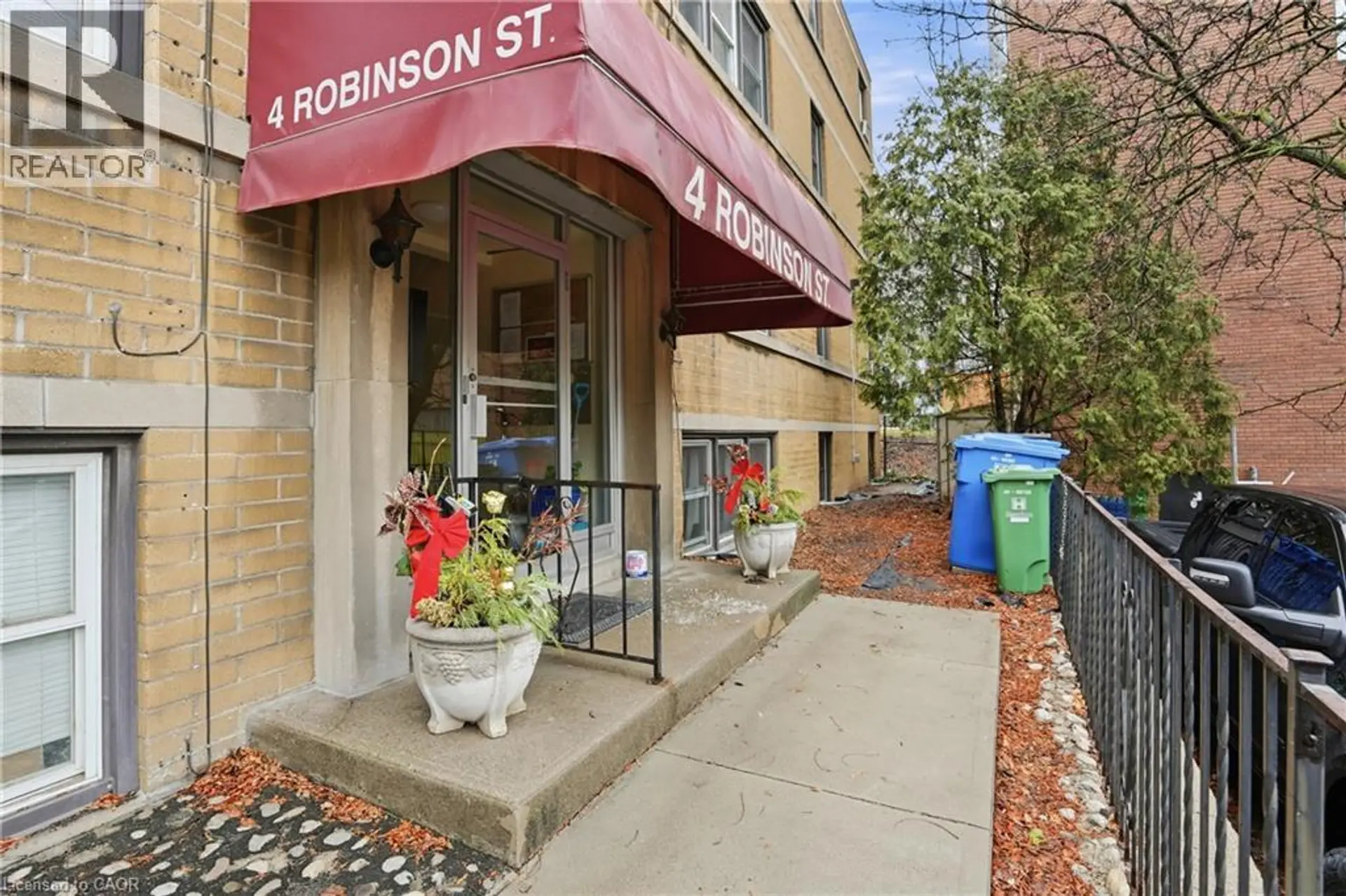 #9 4 ROBINSON Street - Image 2