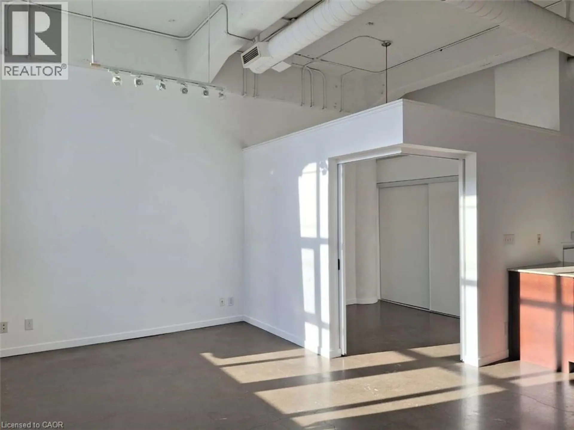 #116 404 W KING STREET W - Image 6