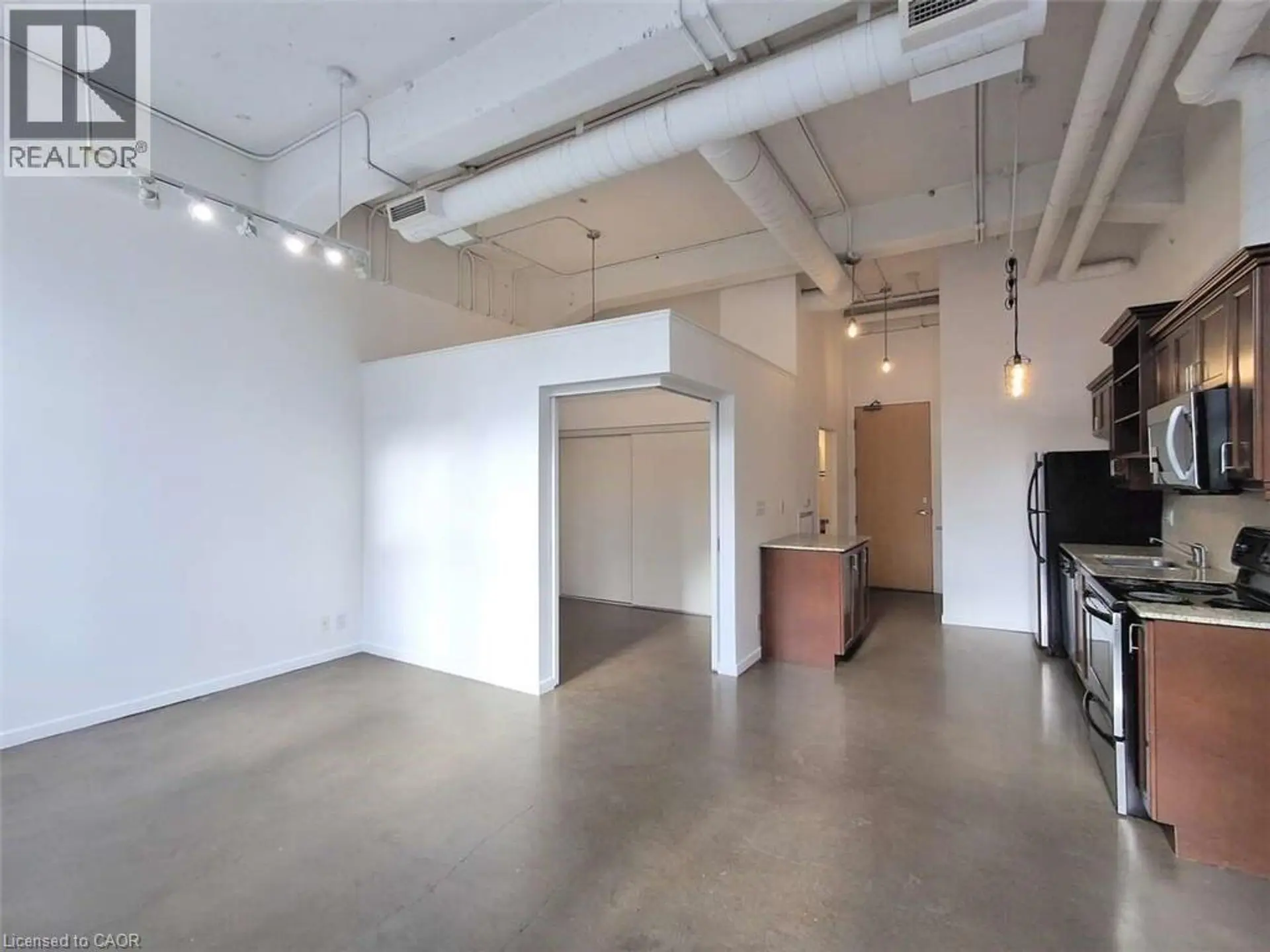 #116 404 W KING STREET W - Image 8