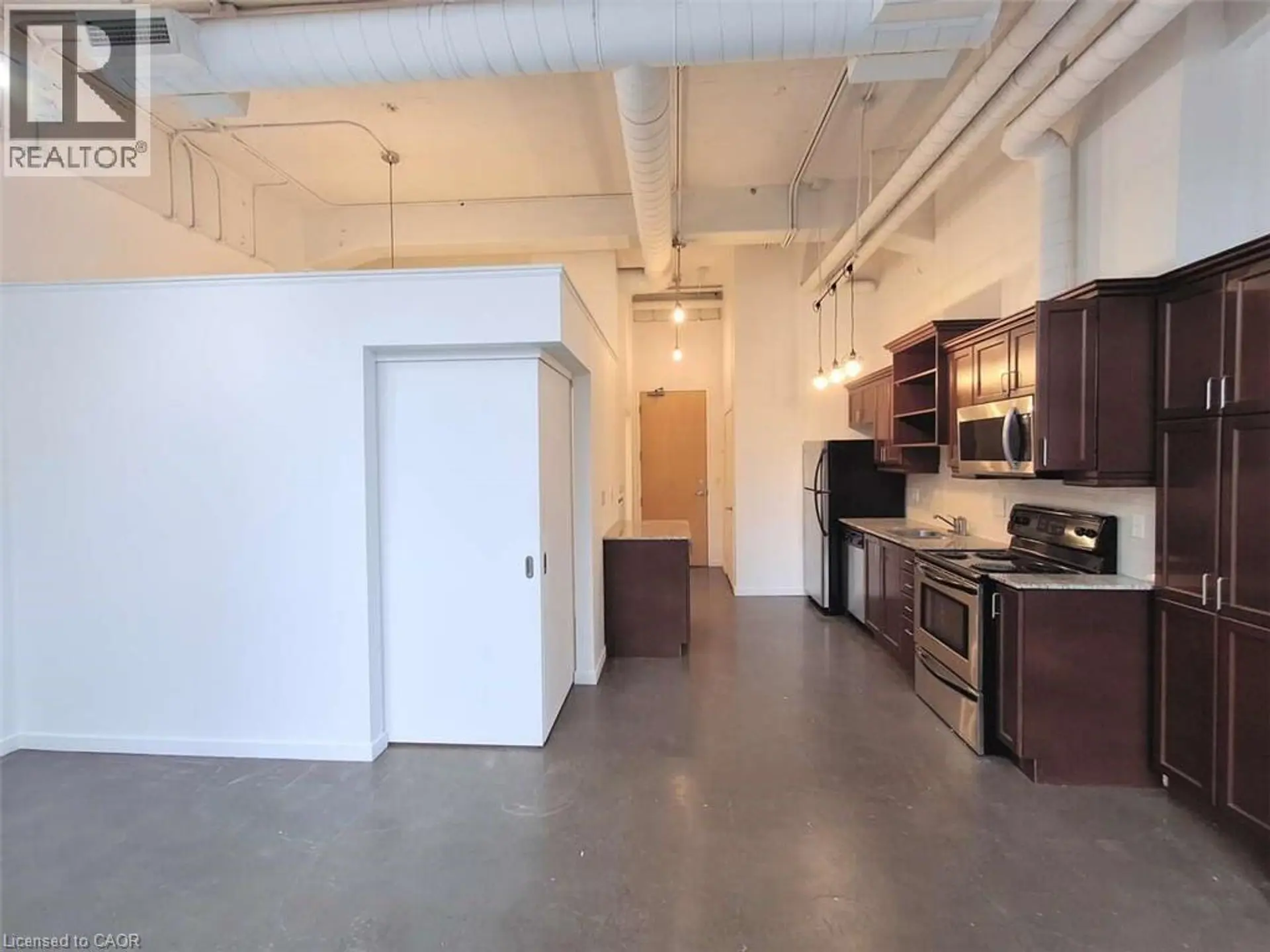 #116 404 W KING STREET W - Image 9